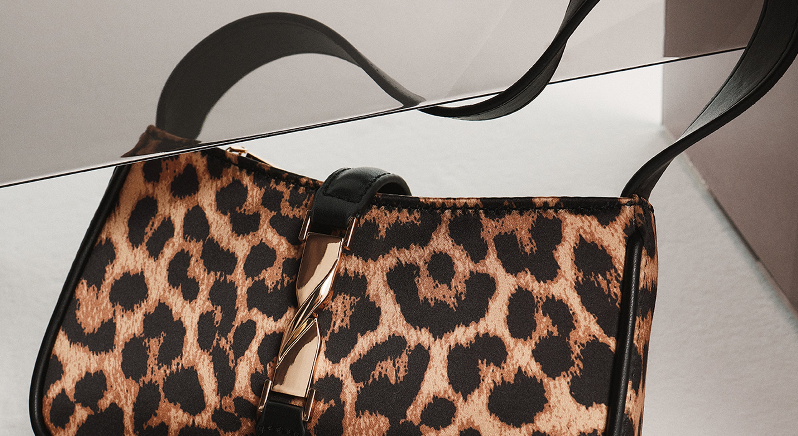 Cluster of women's Kelhanix handbags