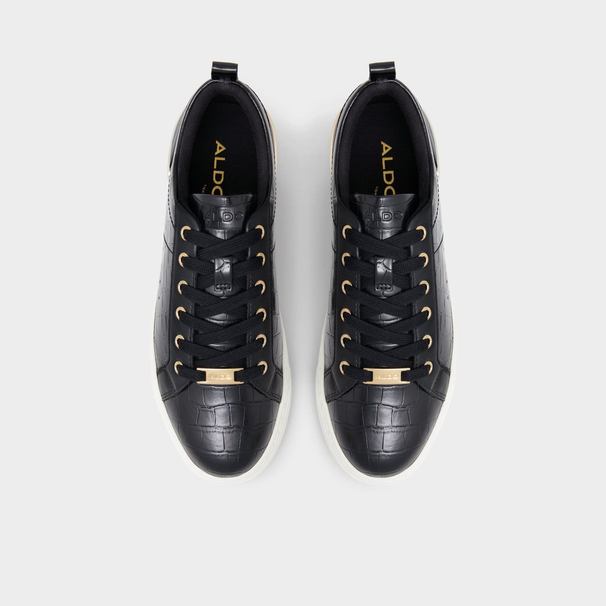 Top-down view of the Black Dilathielle Low top sneaker