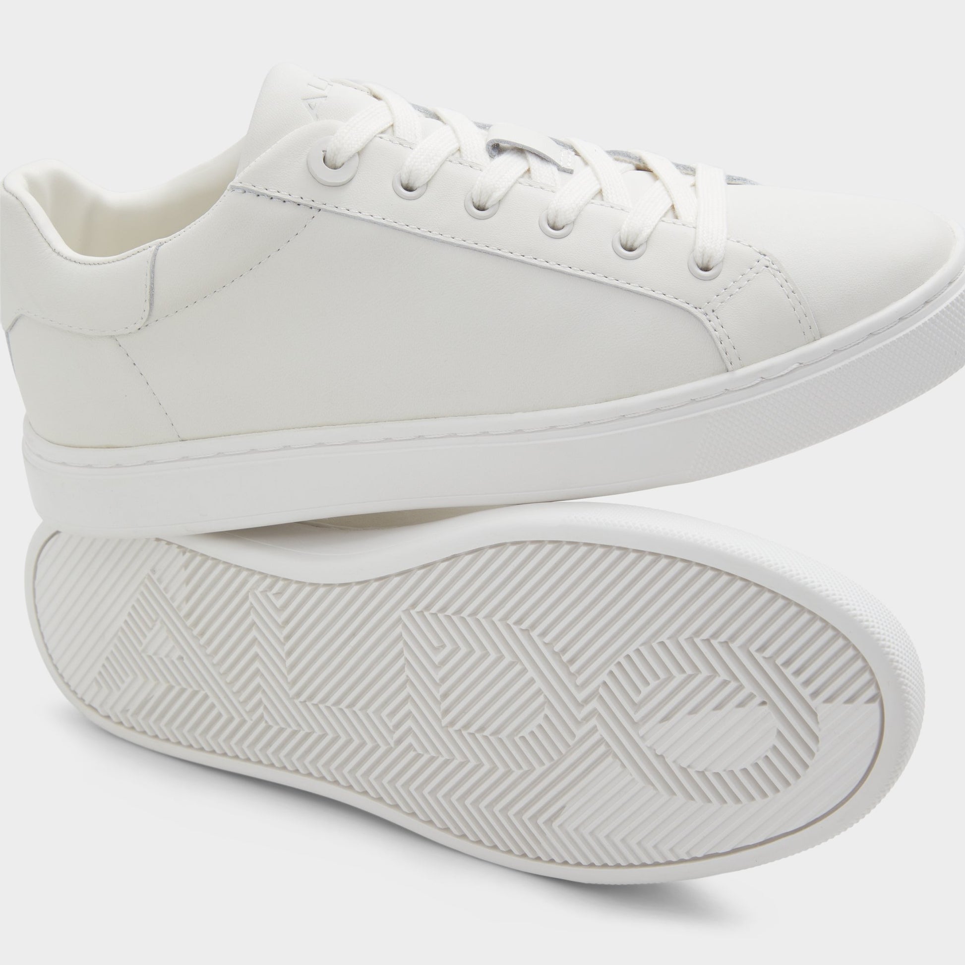 Highlighted view of a pair of White Woolly Low top sneakers