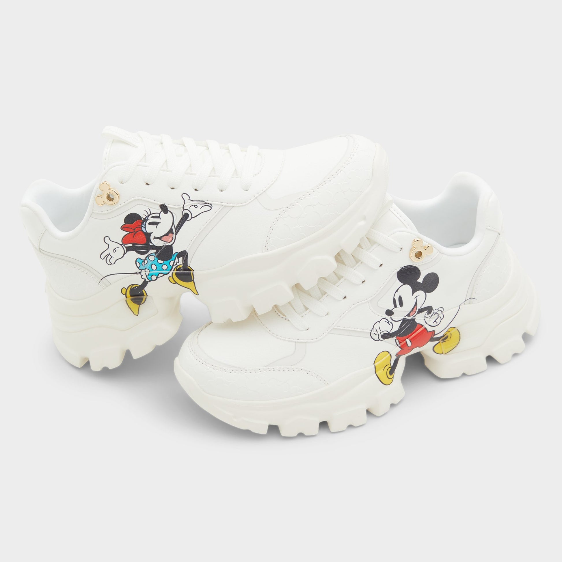 Highlighted view of a pair of White D100ztrainer s
