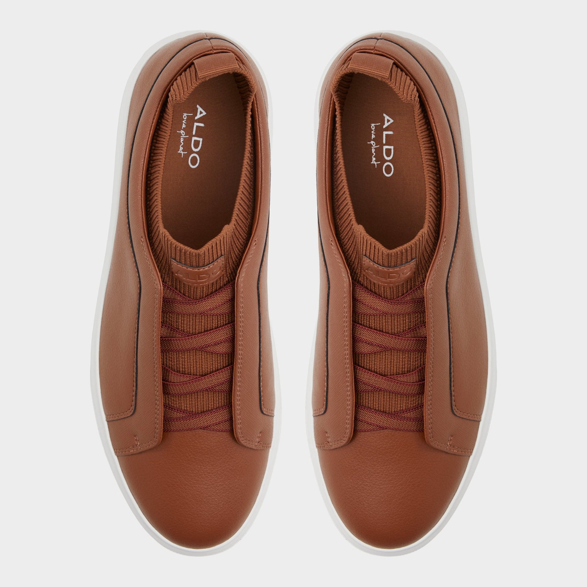 Top-down view of the Cognac Midtown Low top sneaker
