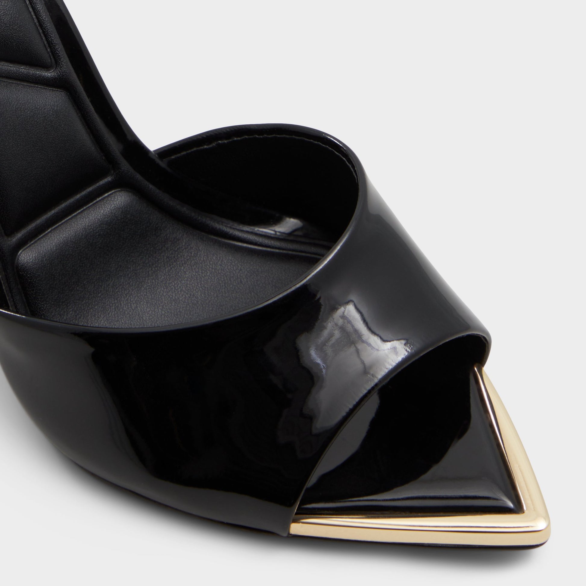 Close-up of the Black Anniebrilden Heeled mule