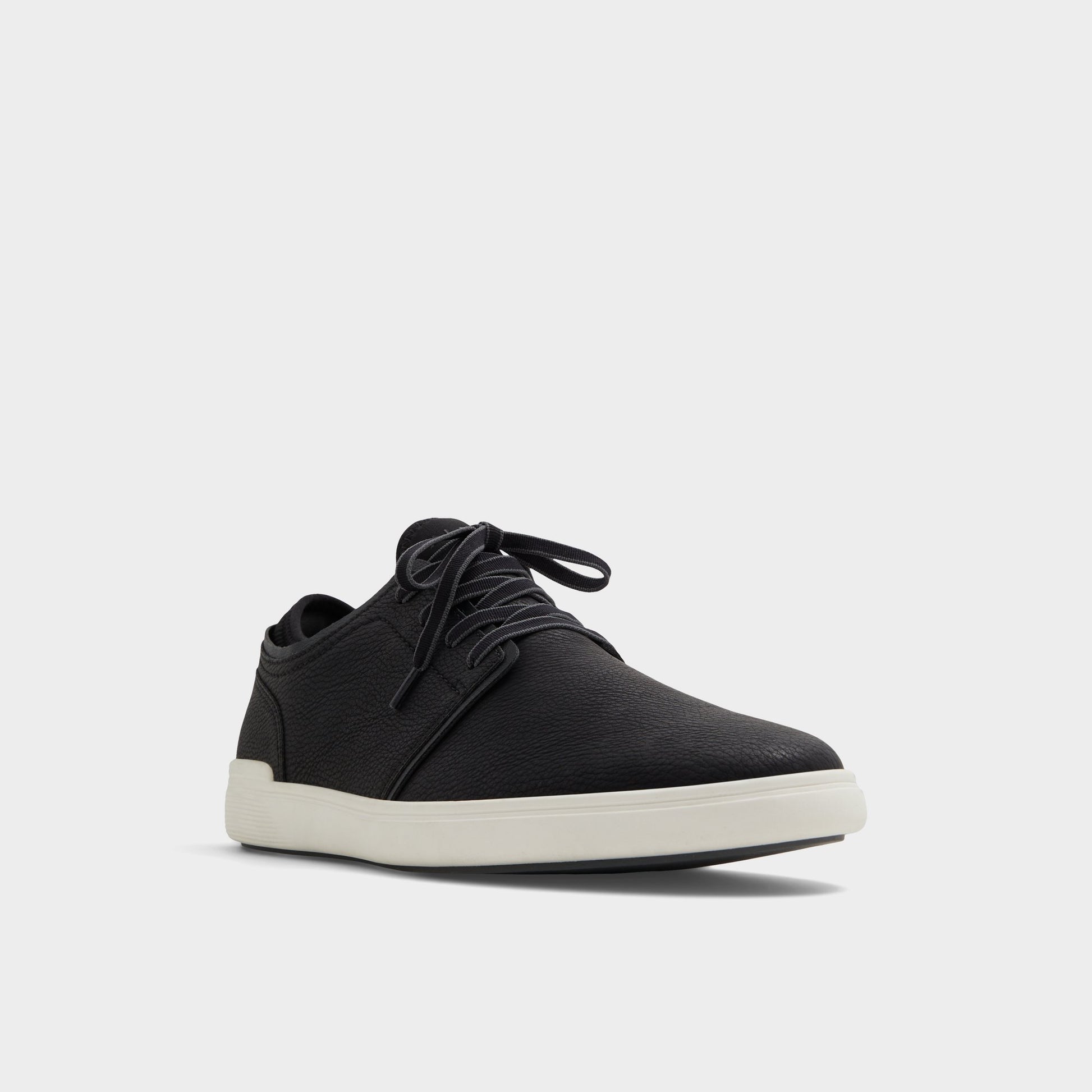 Three-quarter angle of Black Omono Low top sneaker's front side