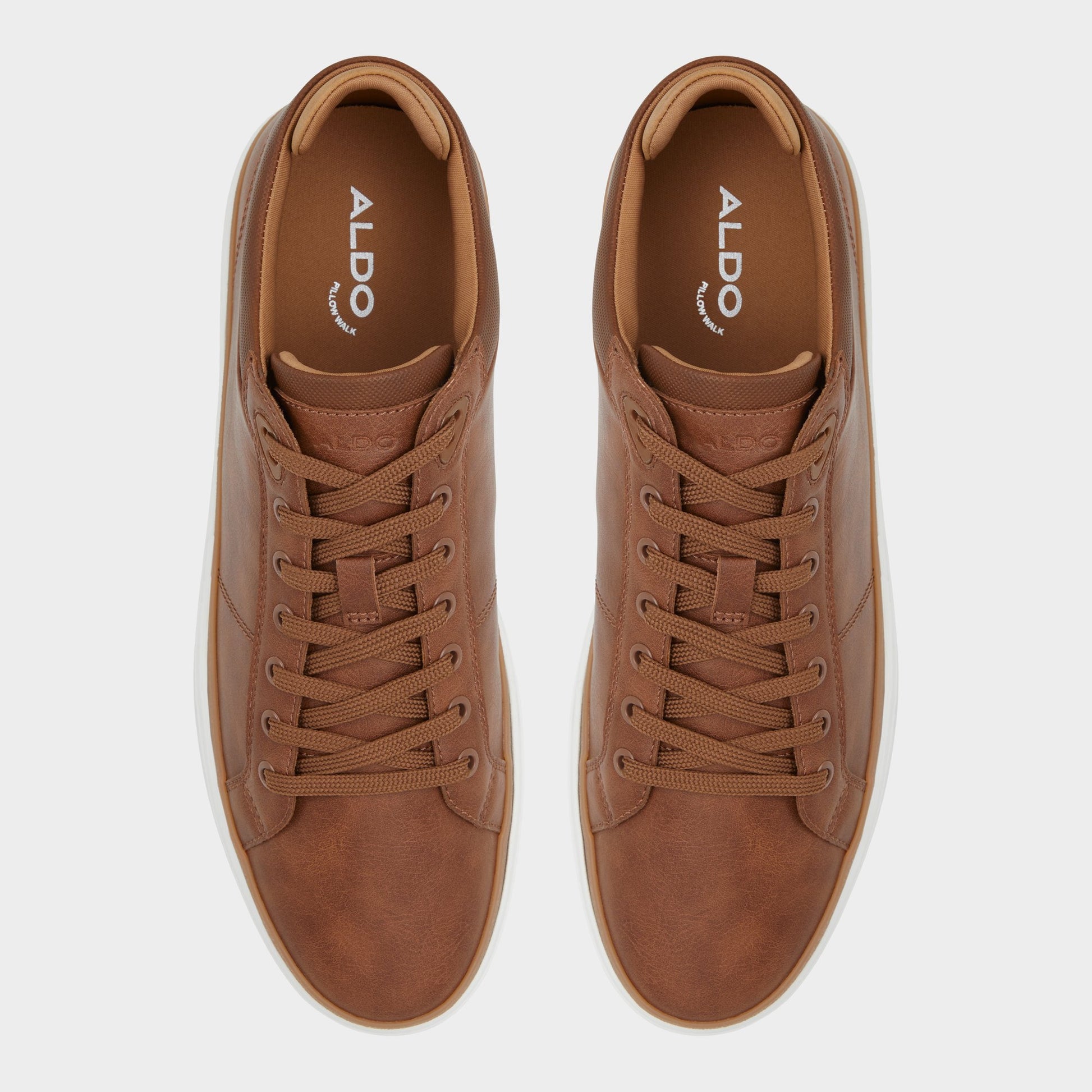 Top-down view of the Light brown Finespec Low top sneaker