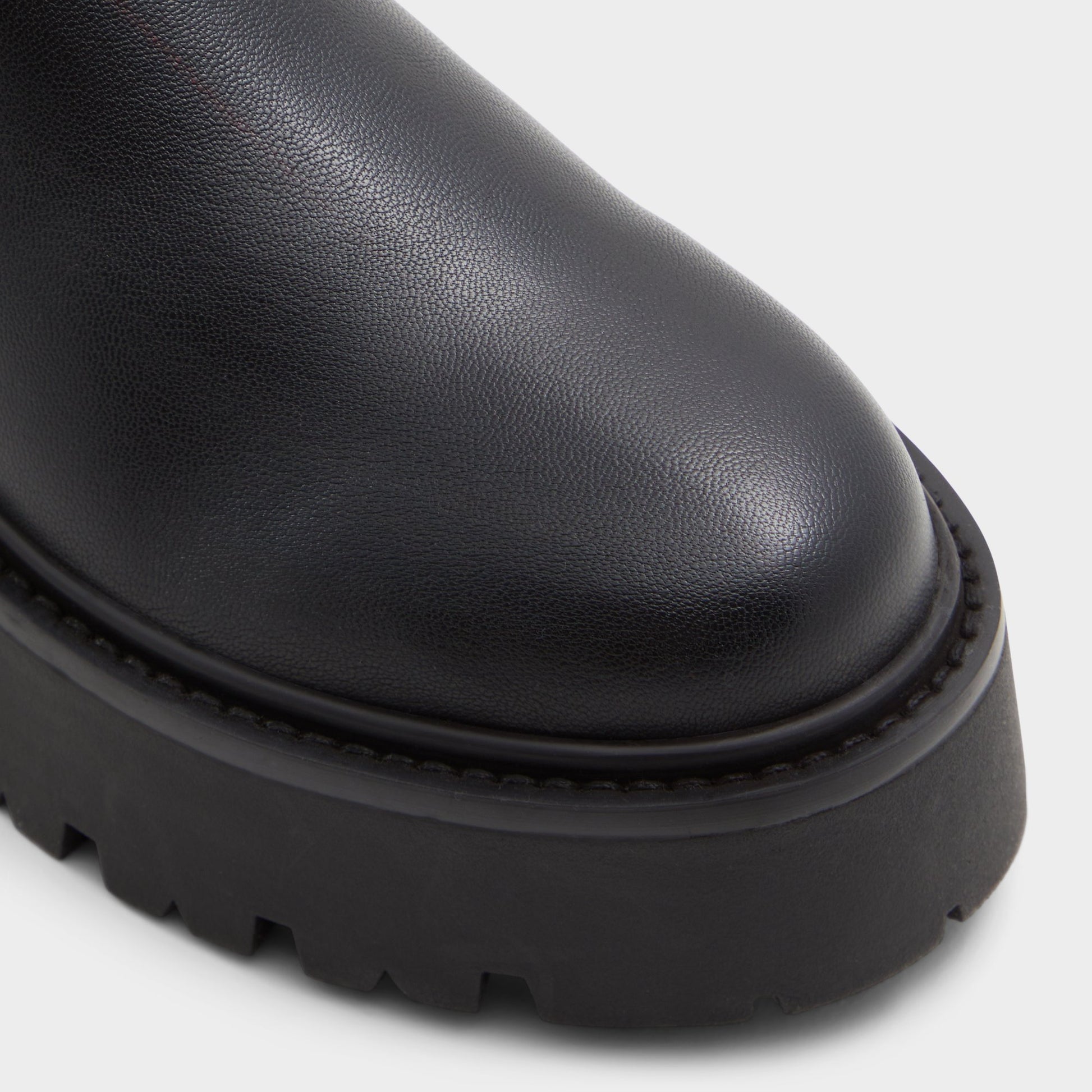 Gros plan de la Noir Carelden Botte haute