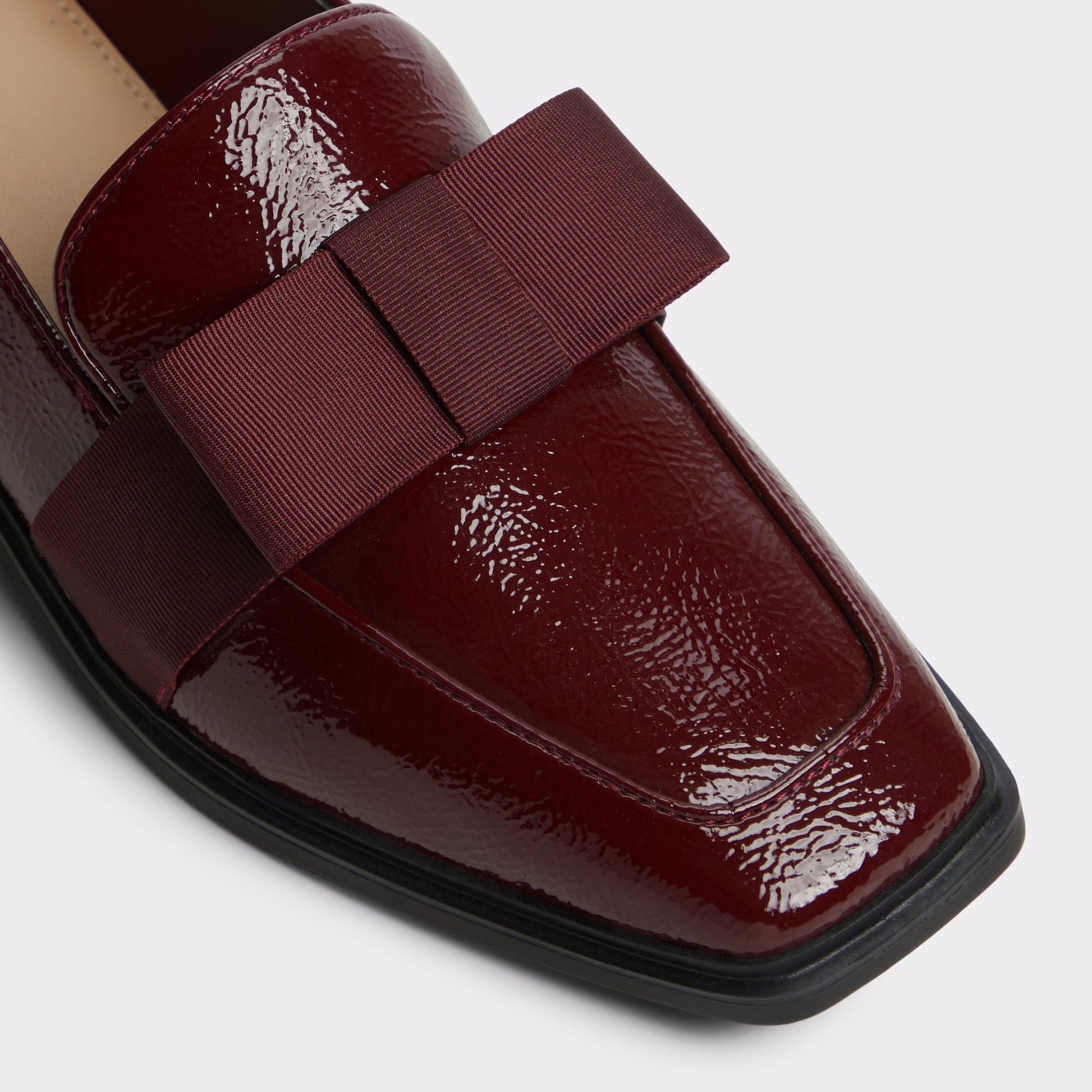 Close-up of the Bordo Hairalle Loafer