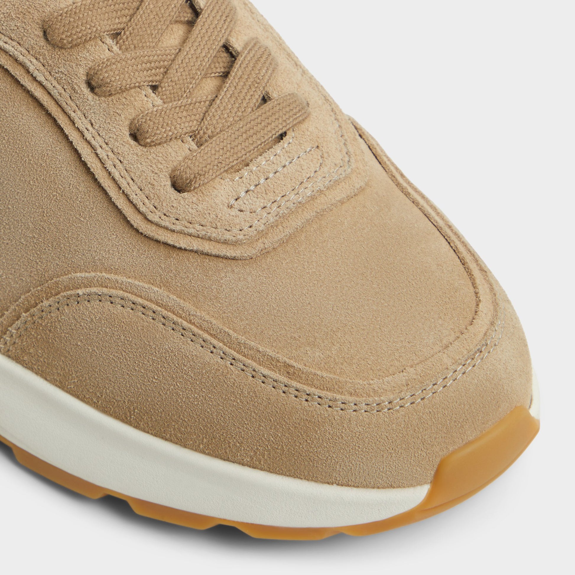Close-up of the Taupe Alessio Jogger sneaker