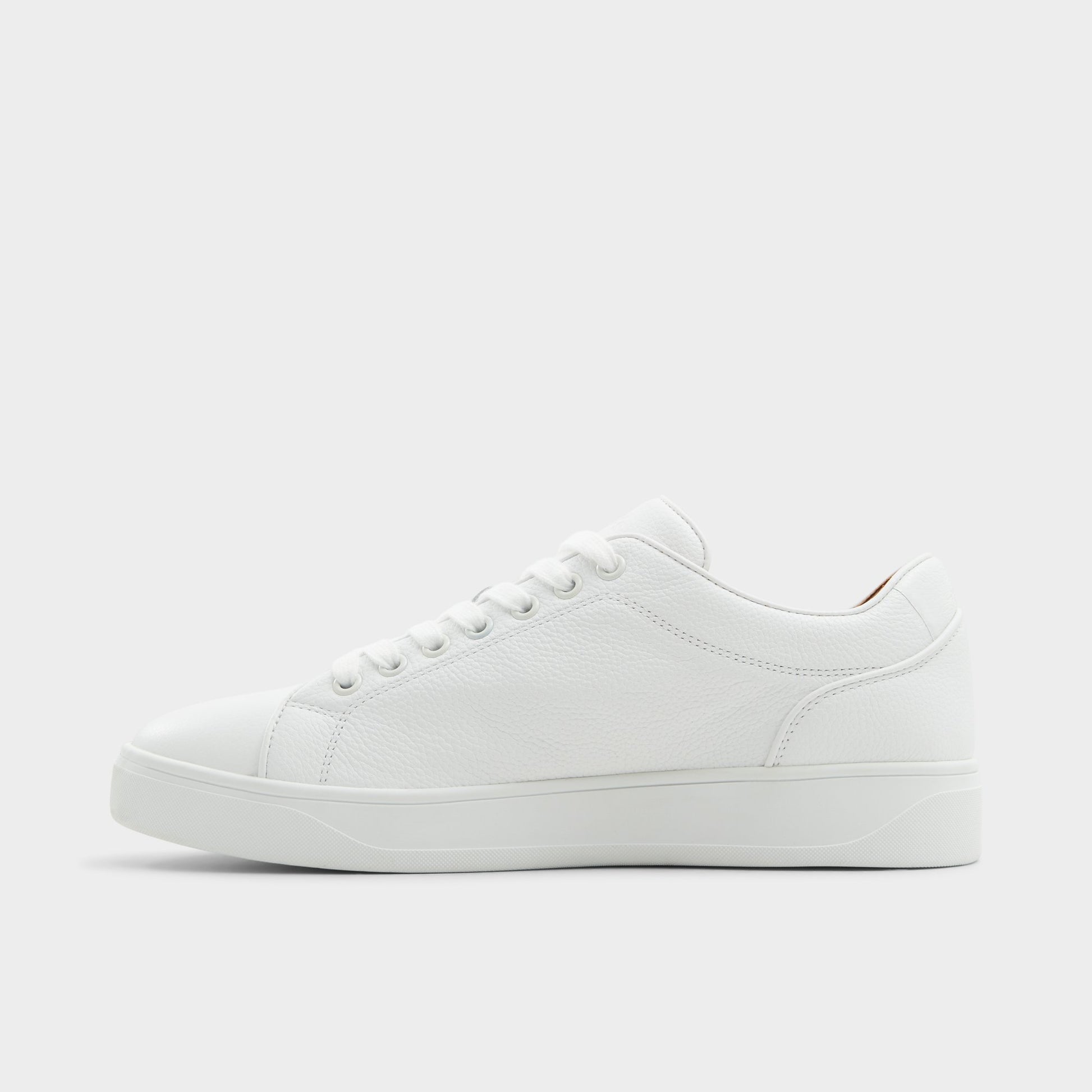 Side view of White Alastor Low top sneaker