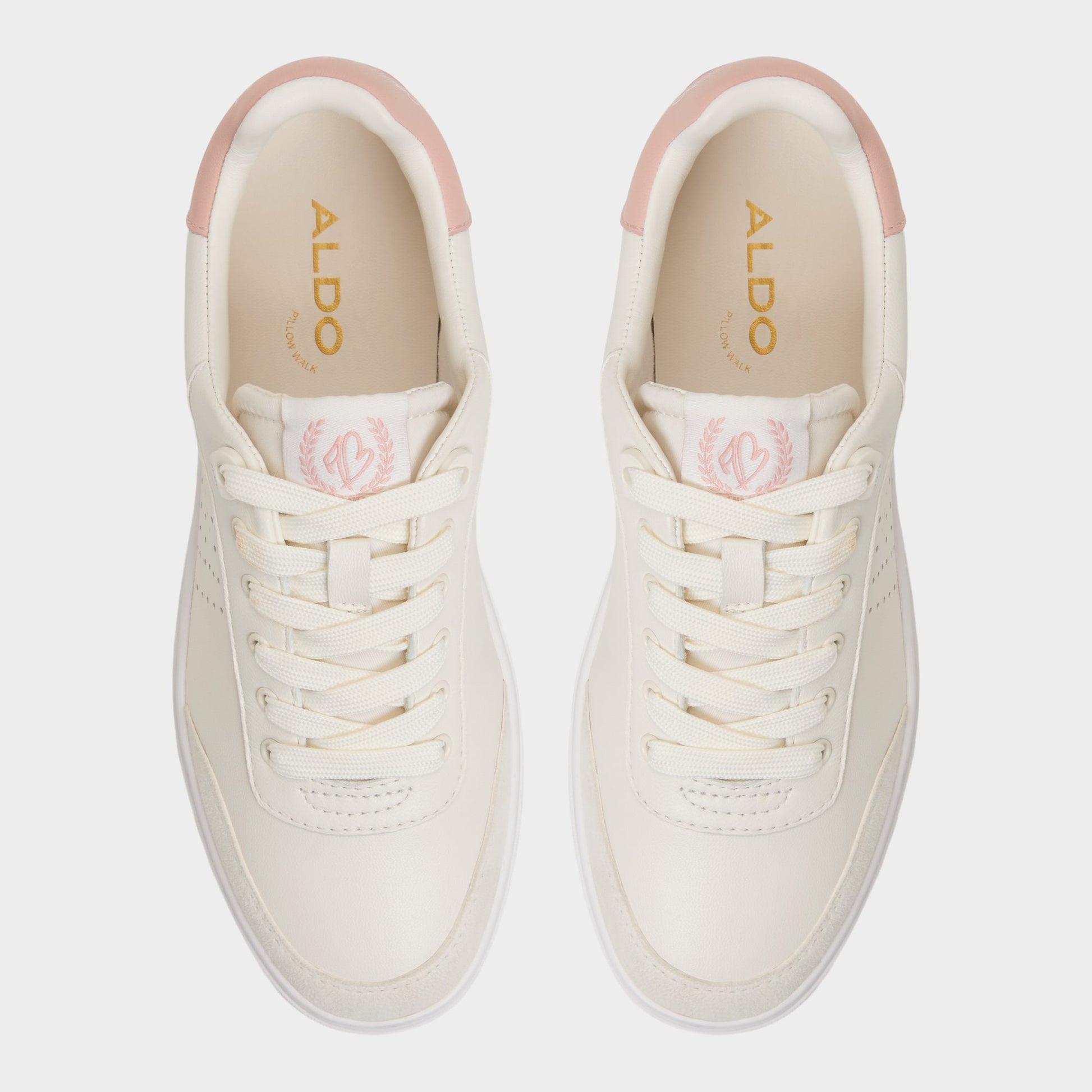 Top-down view of the Cream Clubsport Low top sneaker