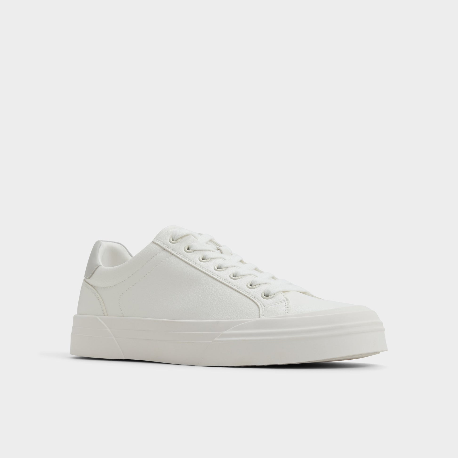 Angle de trois quarts de la face avant de Blanc Wildside Sneaker bas