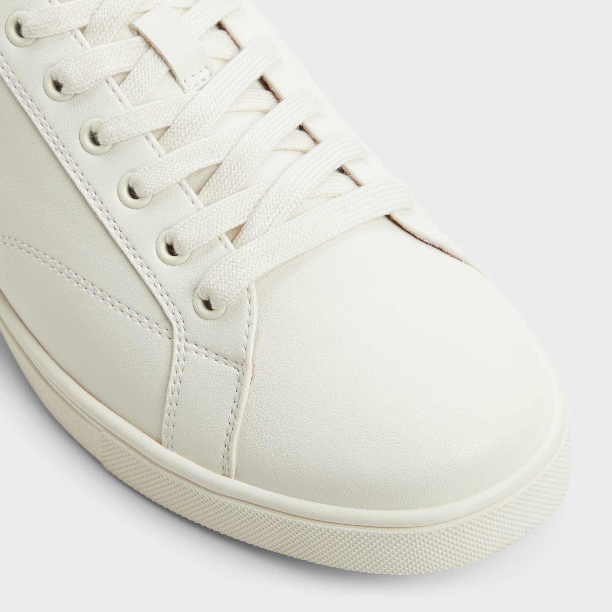 Close-up of the Grey Multi Poker Low top sneaker