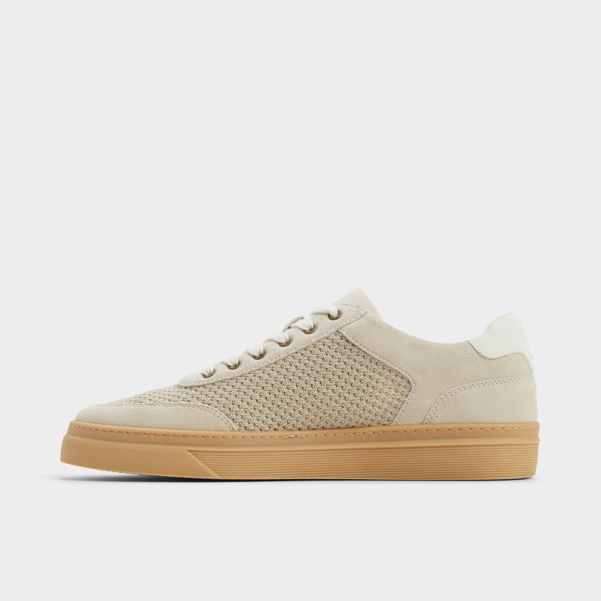 Vue latérale de Naturel Mcenroe Sneaker bas