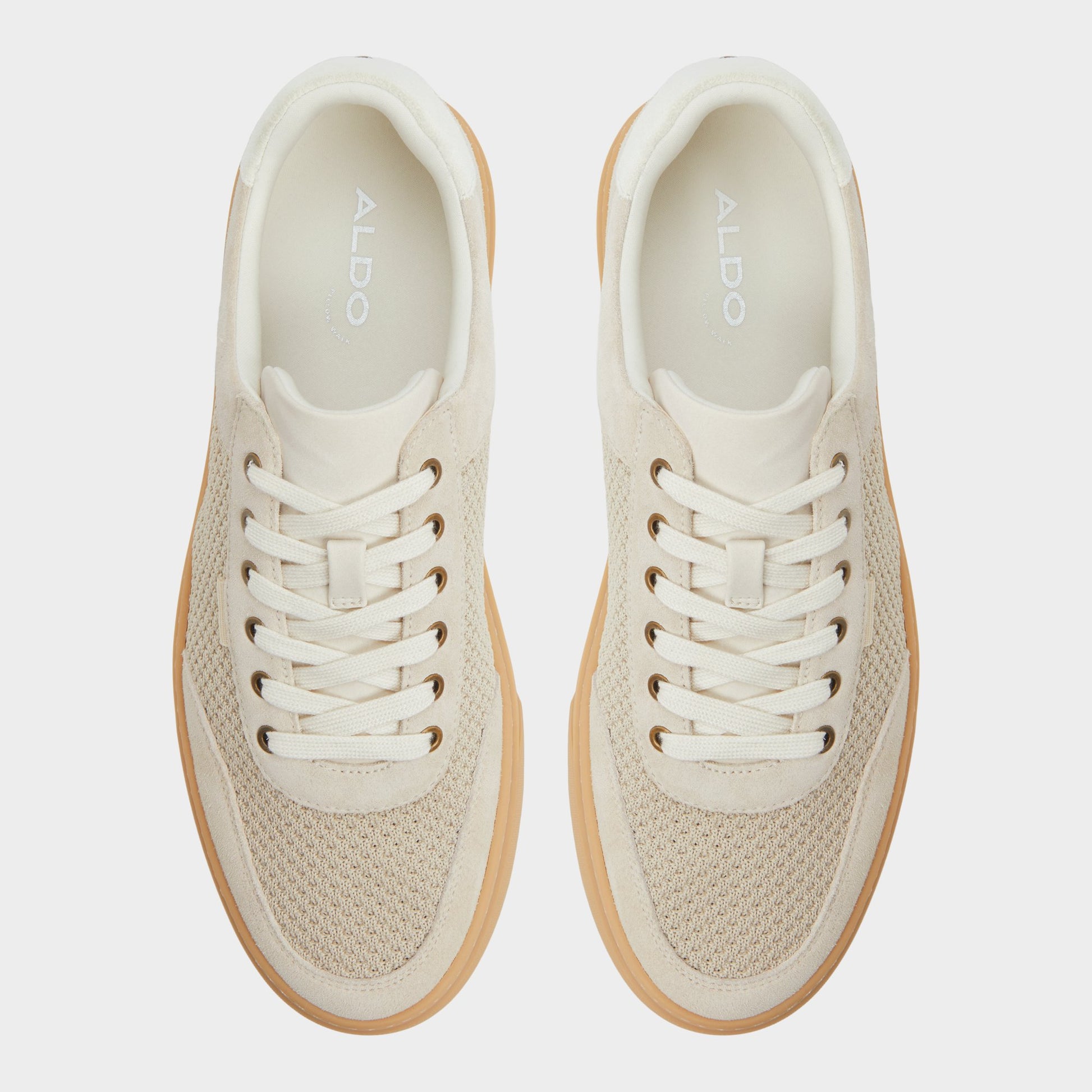 Vue de dessus de la Naturel Mcenroe Sneaker bas