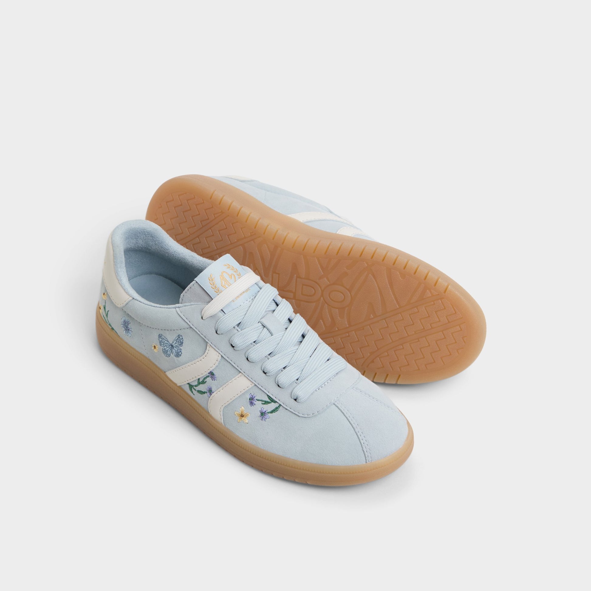Highlighted view of a pair of Other Blue Chicsneaker Low top sneakers