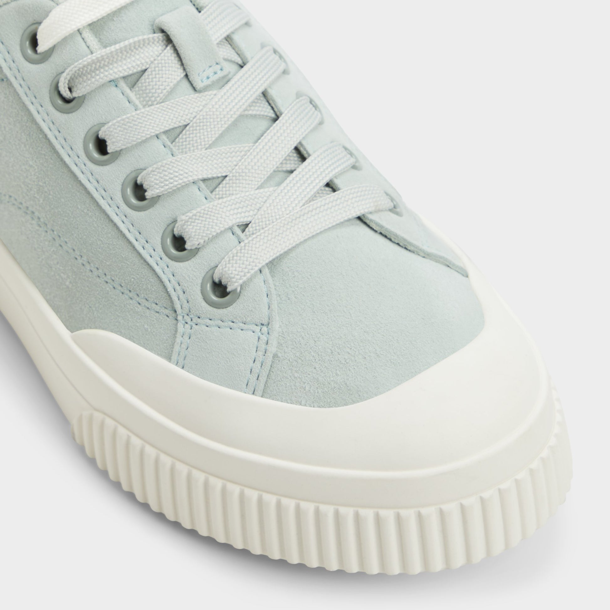 Close-up of the Light Green Greenacre Low top sneaker