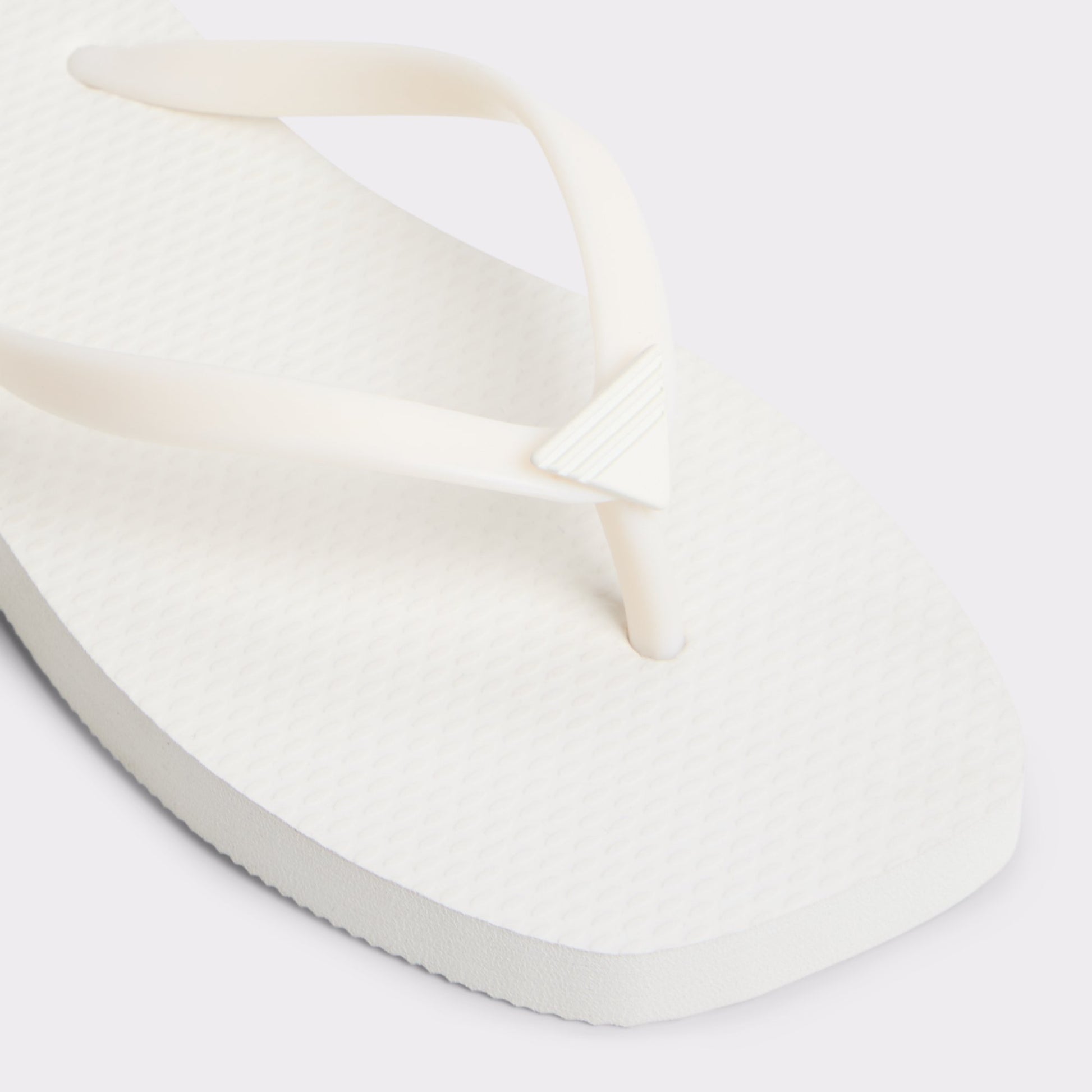 Close-up of the White Beachready Flip flop