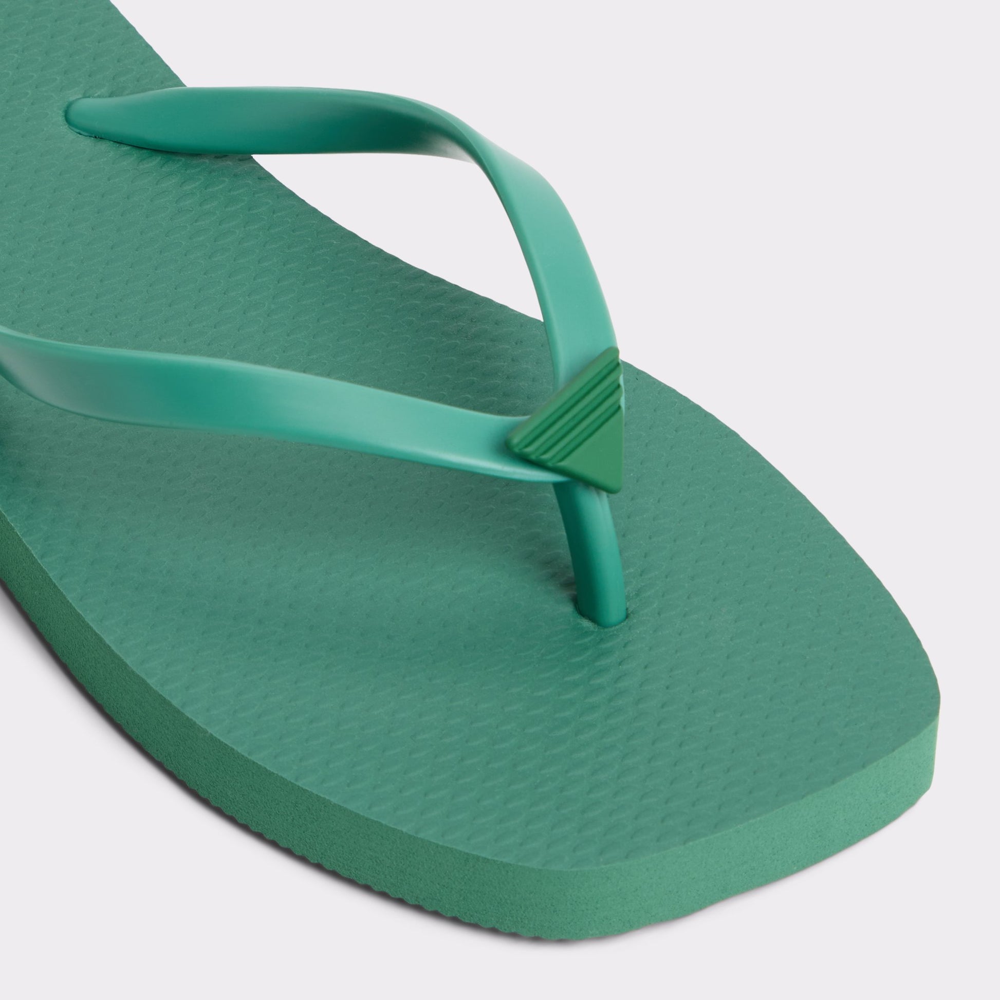 Close-up of the Medium Green Beachready Flip flop