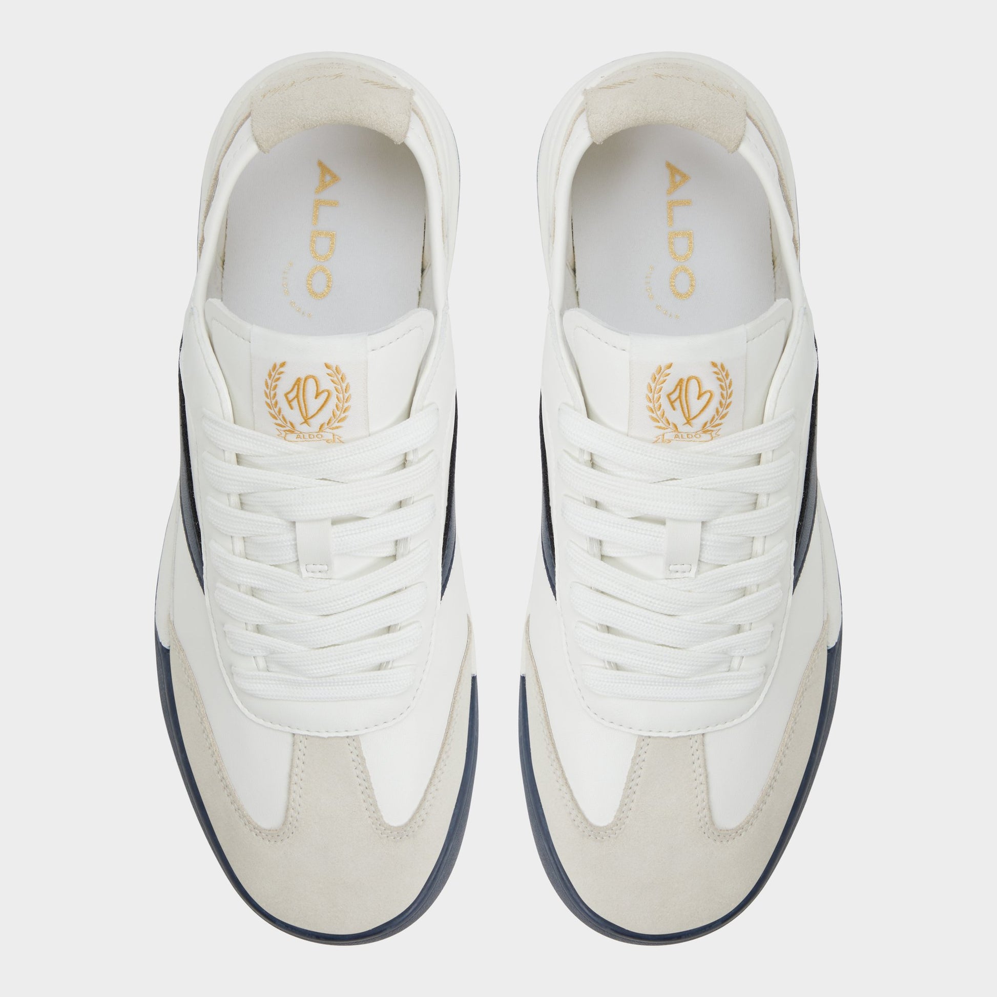 Top-down view of the White/Navy Clubmtl Low top sneaker