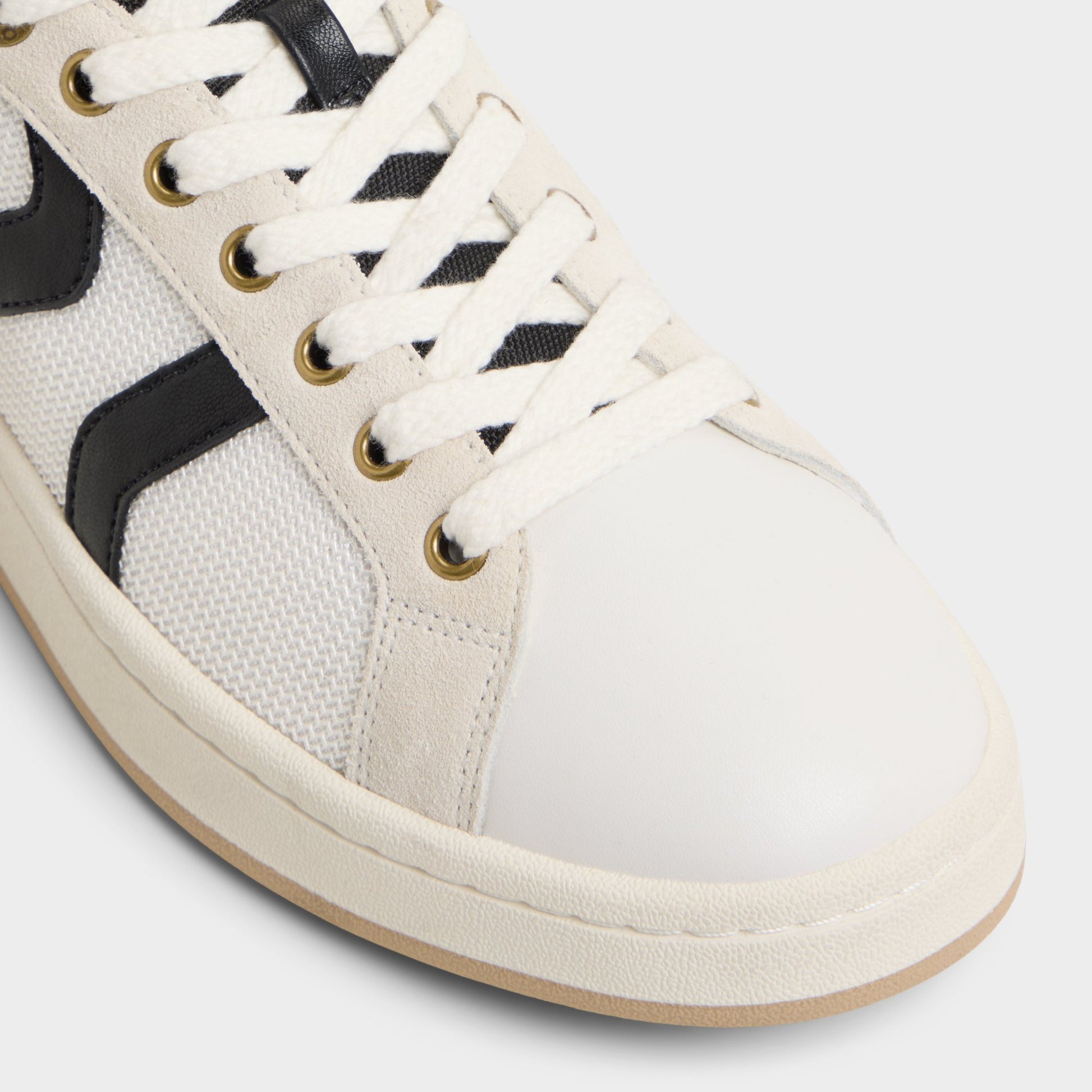 Close-up of the White Retrokicks Low top sneaker