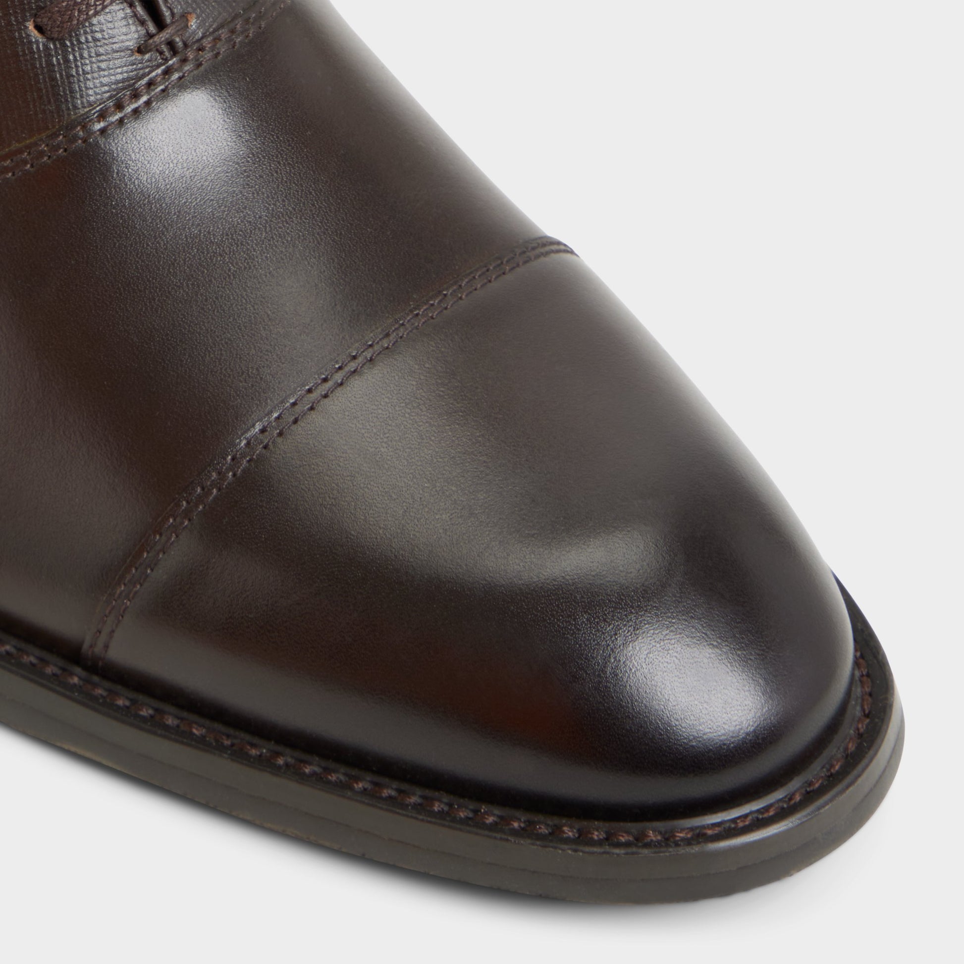 Close-up of the Dark brown Reece Oxford shoe