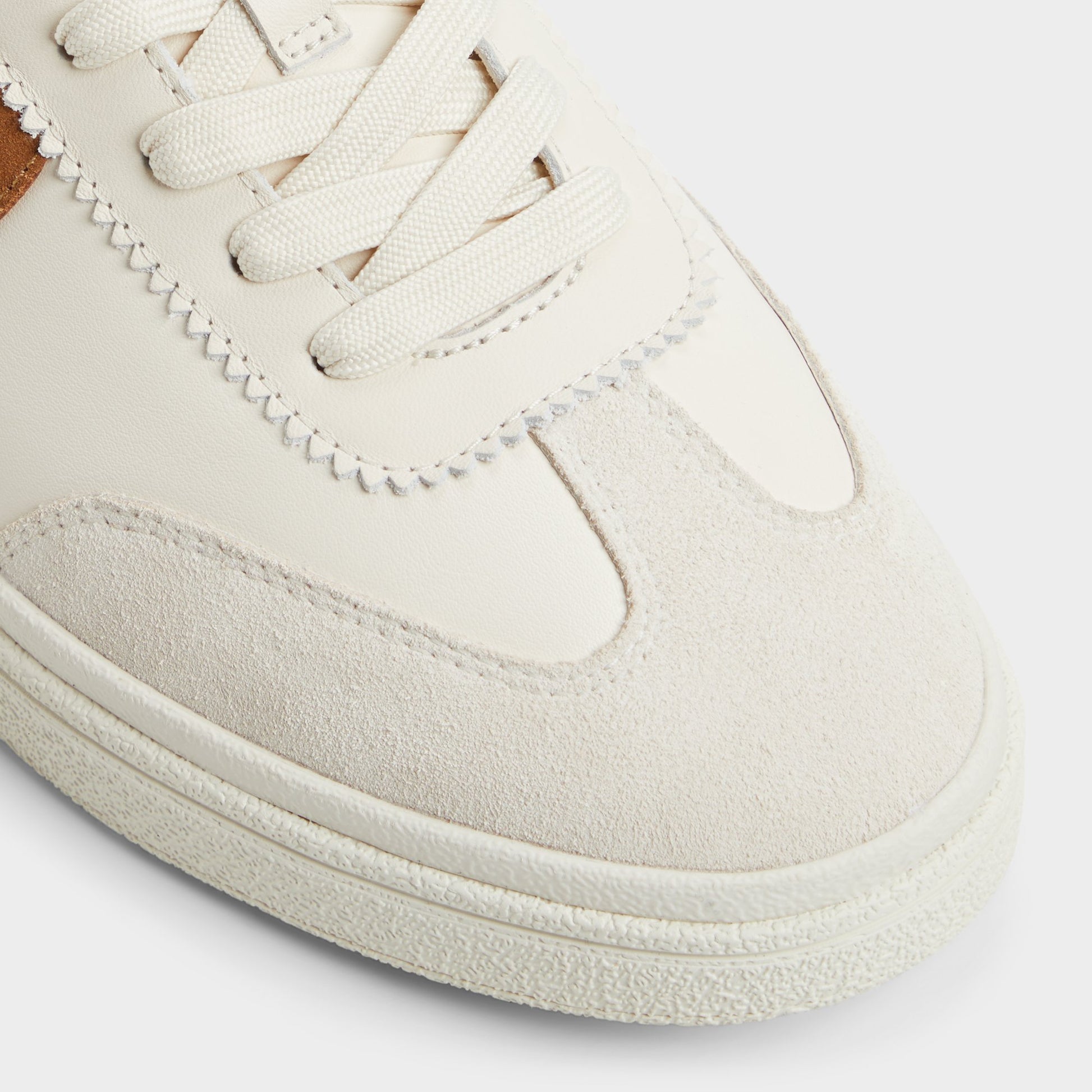 Close-up of the Bone Clubtrainer Low top sneaker