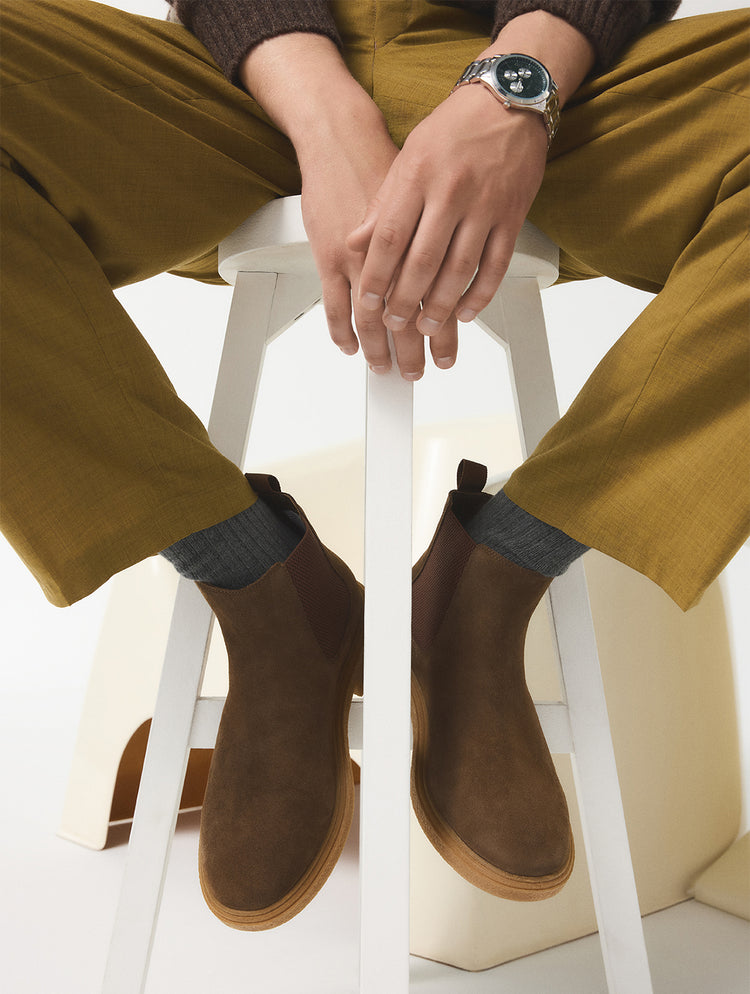 Men's brown chelse boots.