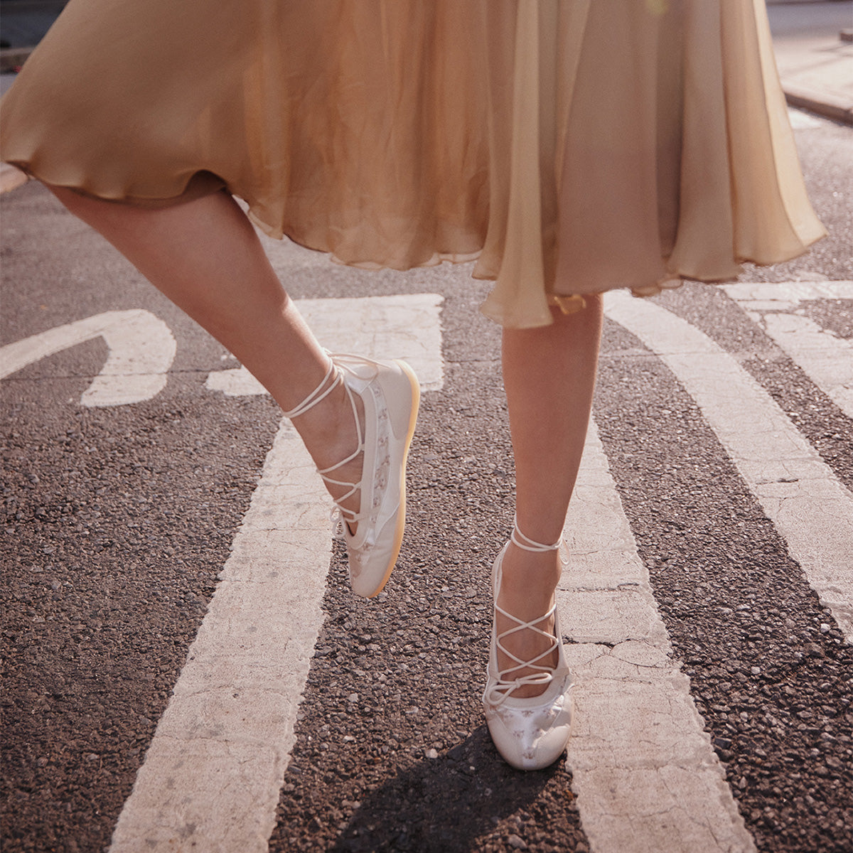 Women's beige sneakerinas