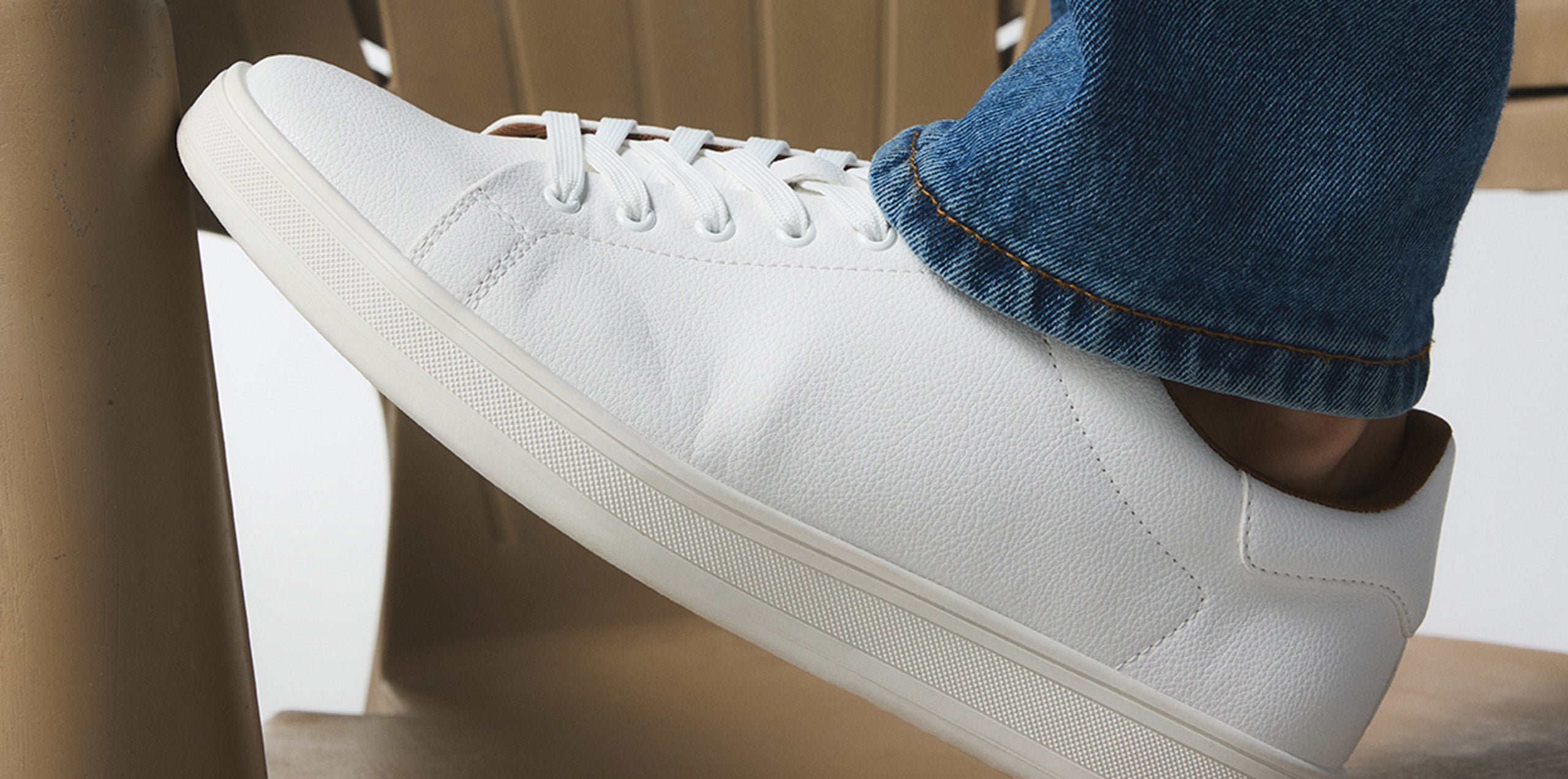 men's white shoes