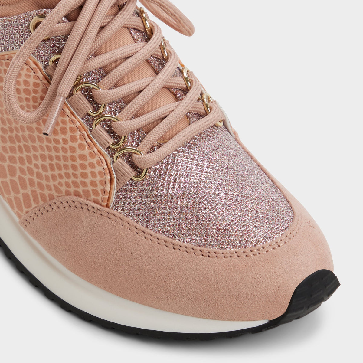 Close-up of the Rose gold Courtwood Sneaker