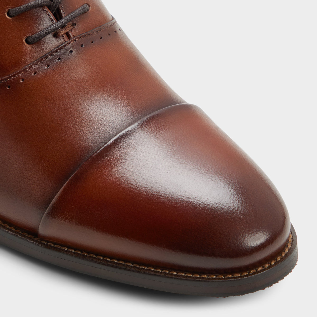 Close-up of the Cognac Abawienflex Oxford shoe