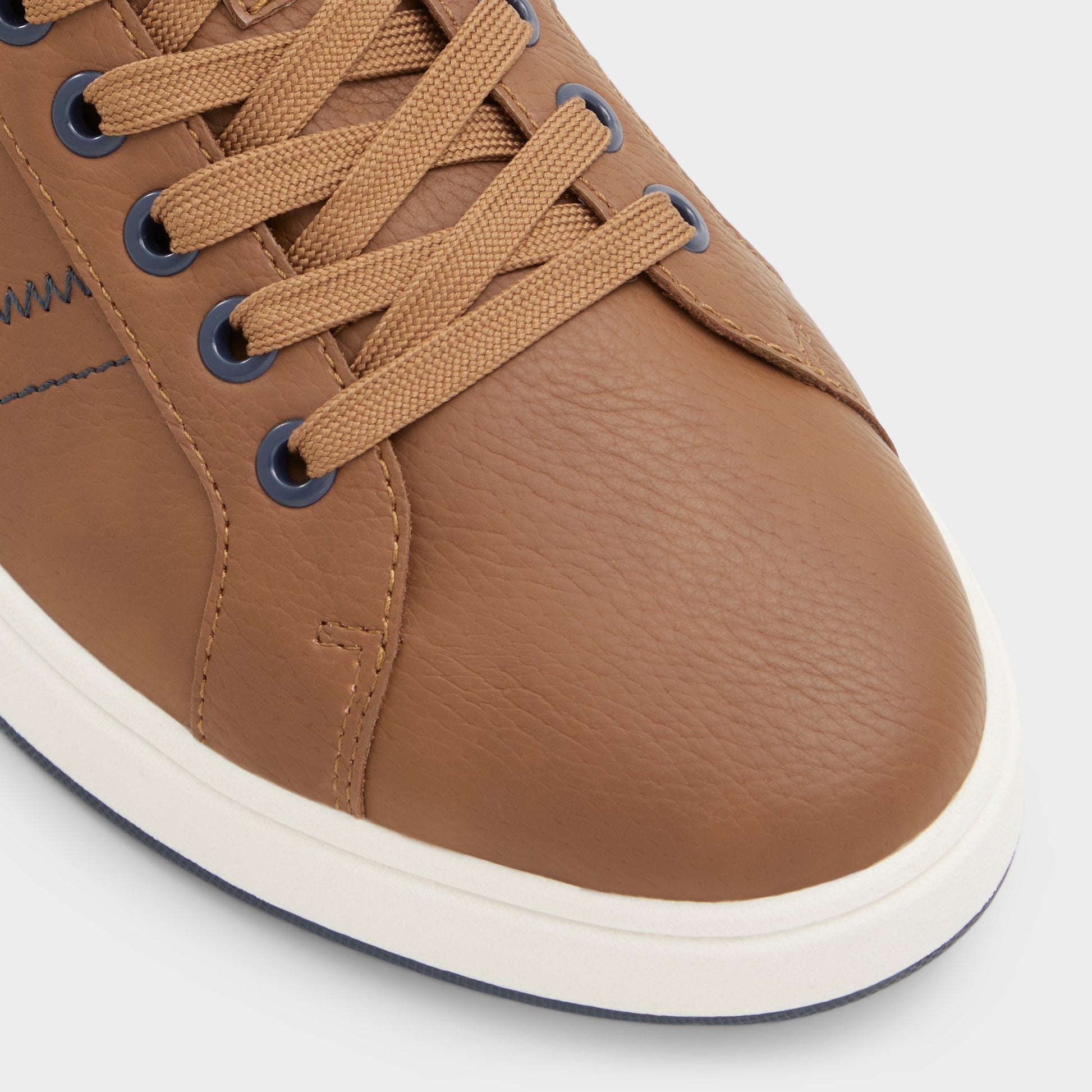 Close-up of the Cognac Citywalk Low top sneaker