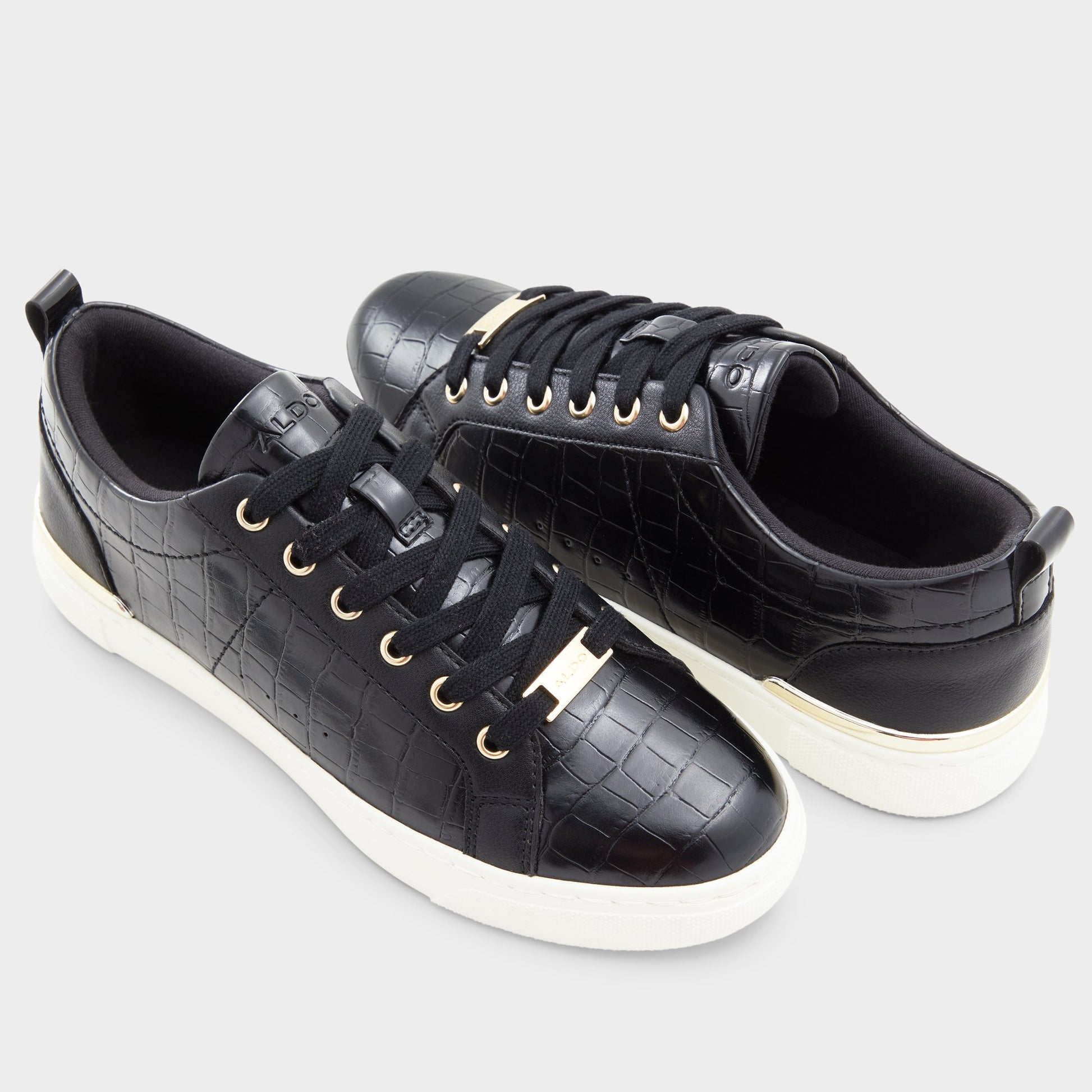 Vue en surbrillance d'une paire de Noir Dilathielle Sneaker bas s
