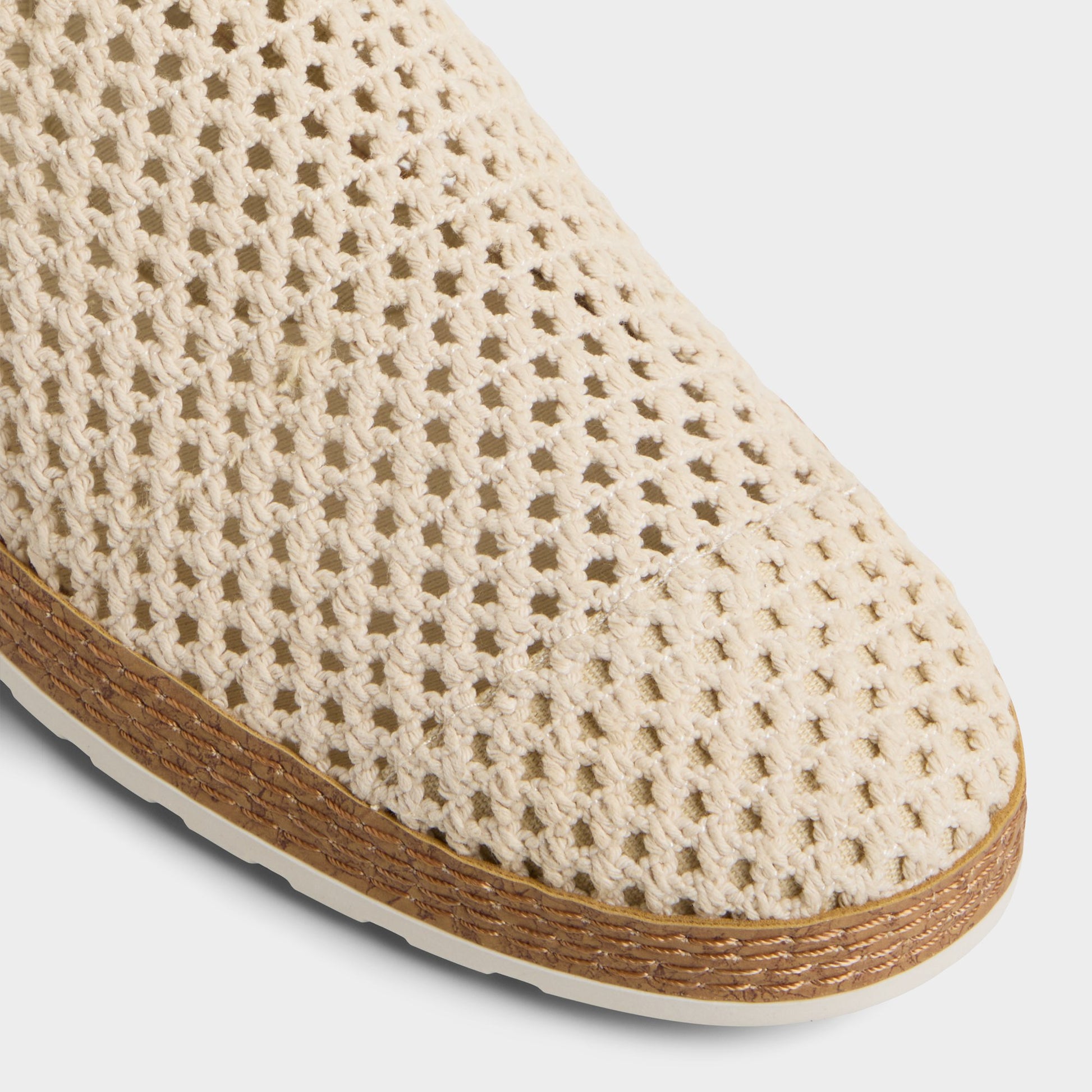 Close-up of the Beige Kianou Espadrille