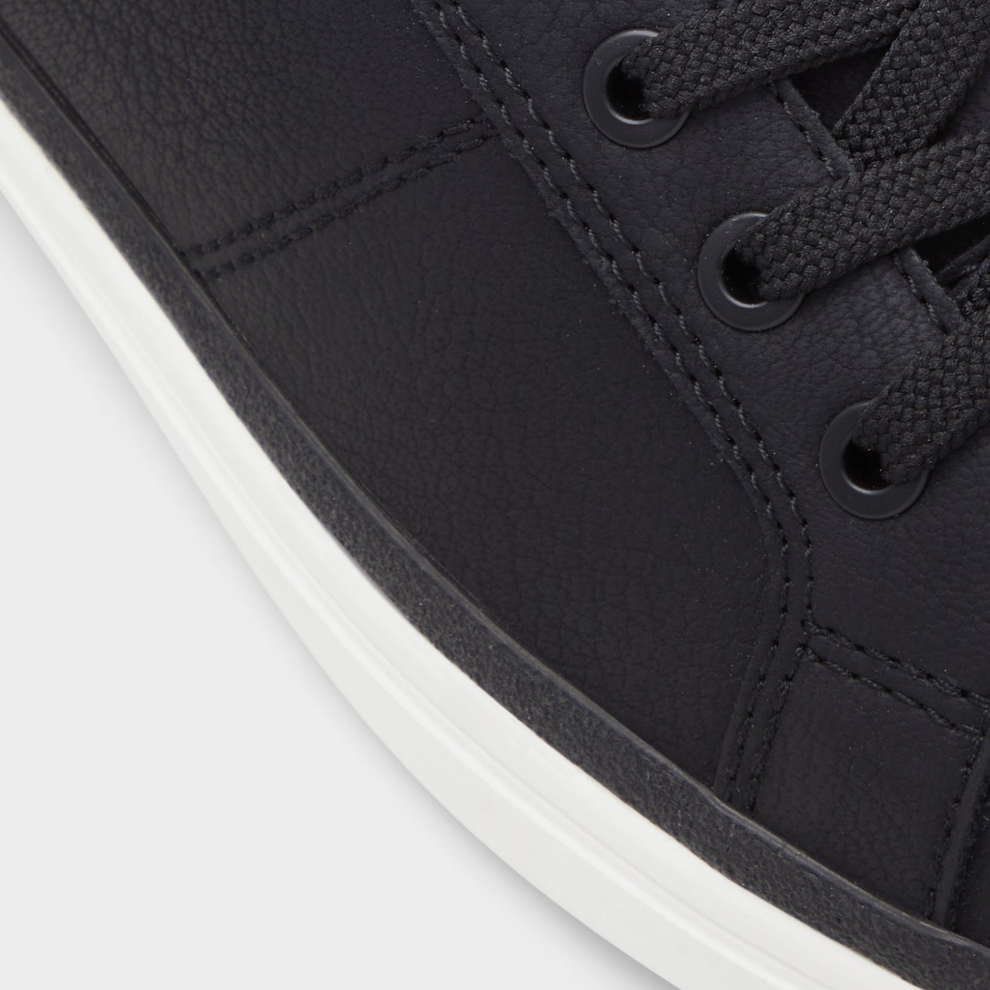 Close-up of the Black Finespec Low top sneaker
