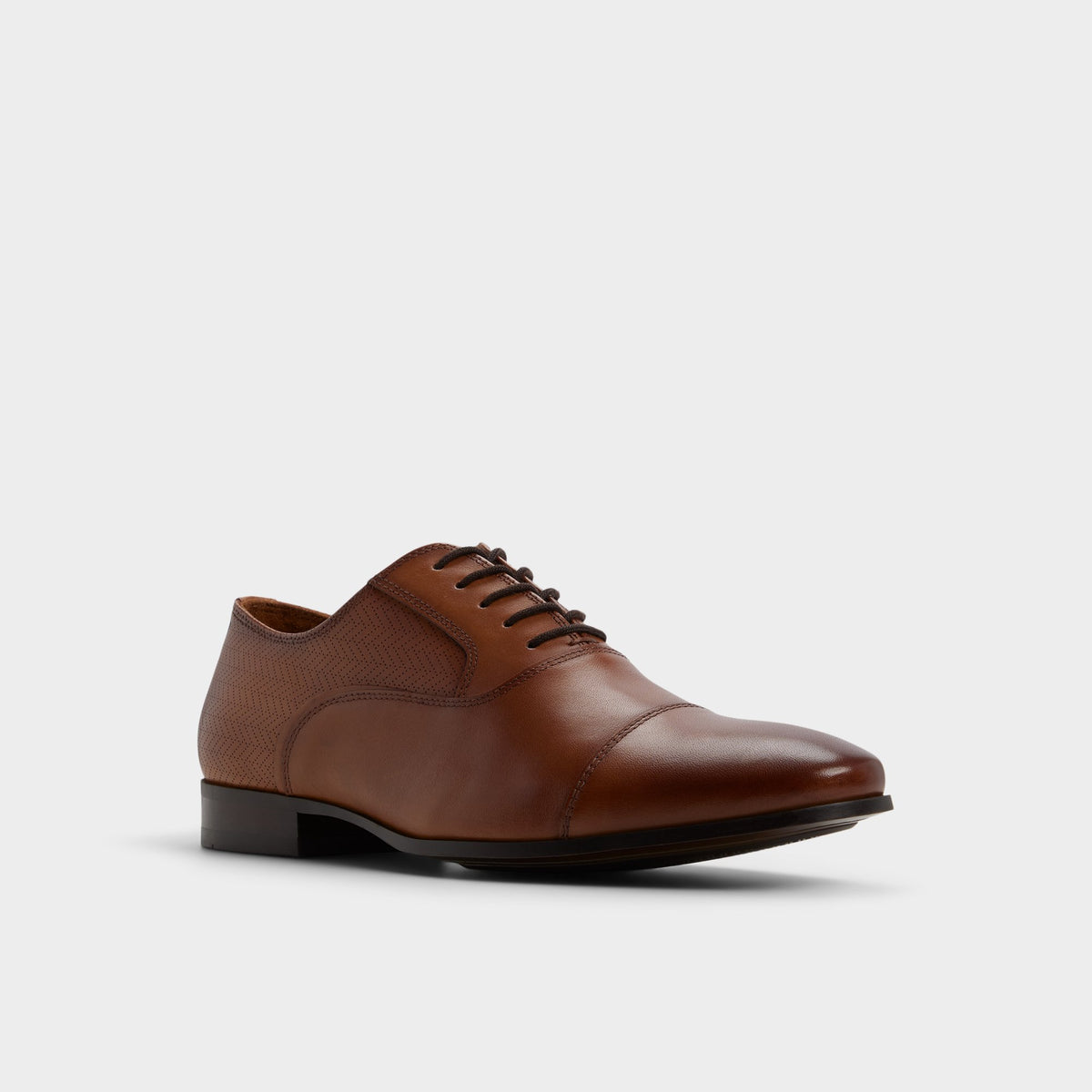 Three-quarter angle of Black Albeck Oxford shoe's front side