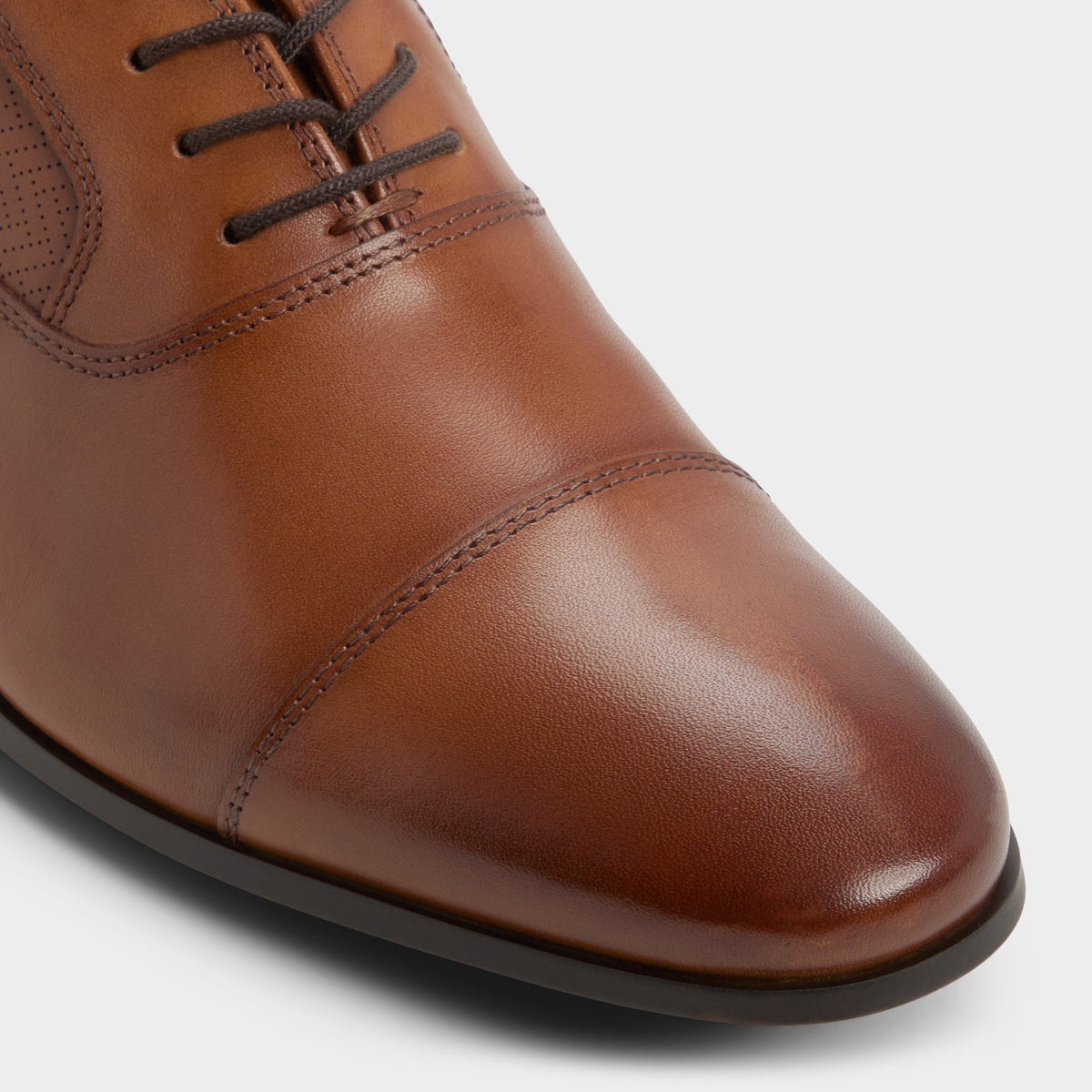 Close-up of the Black Albeck Oxford shoe
