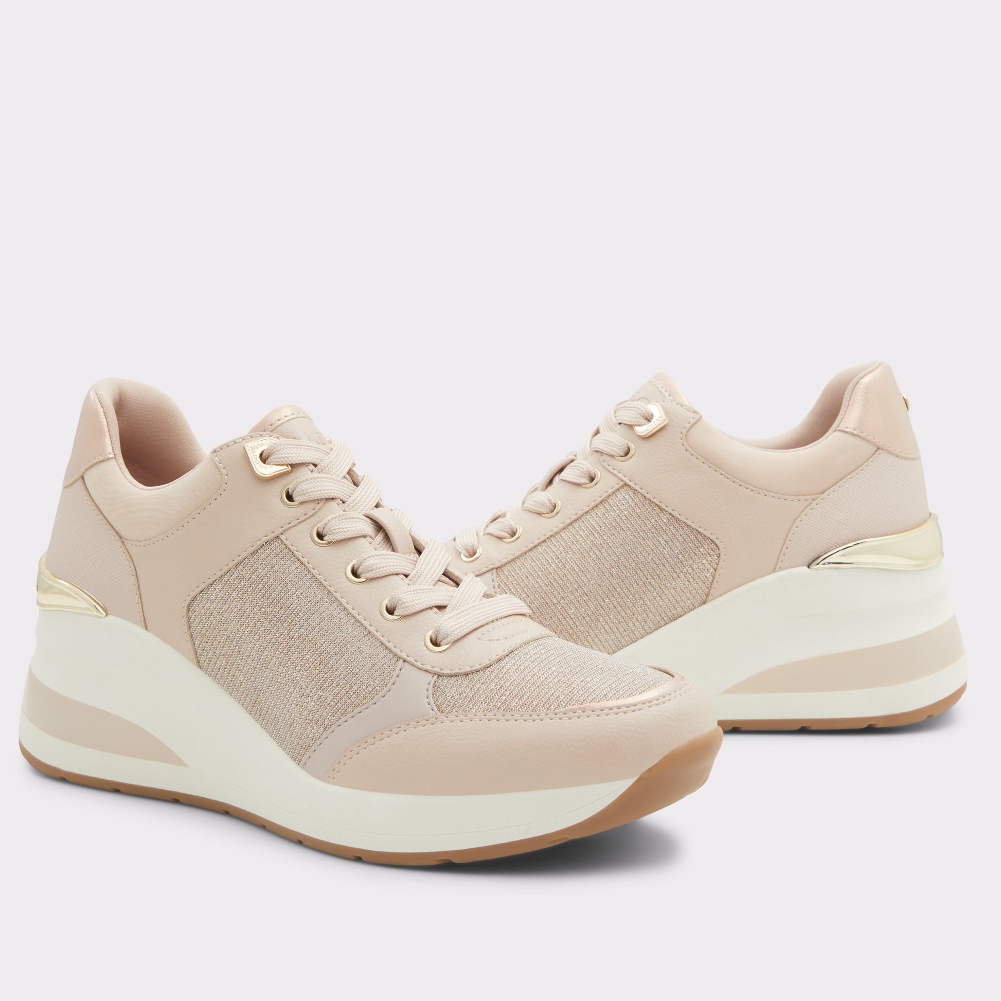 Vue en surbrillance d'une paire de Autre Rose Iconistep Sneaker s