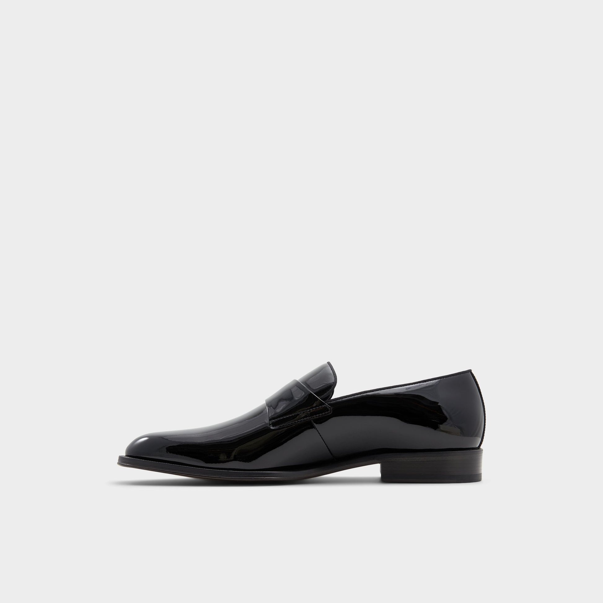 Vue latérale de Noir Osgoode Mocassin