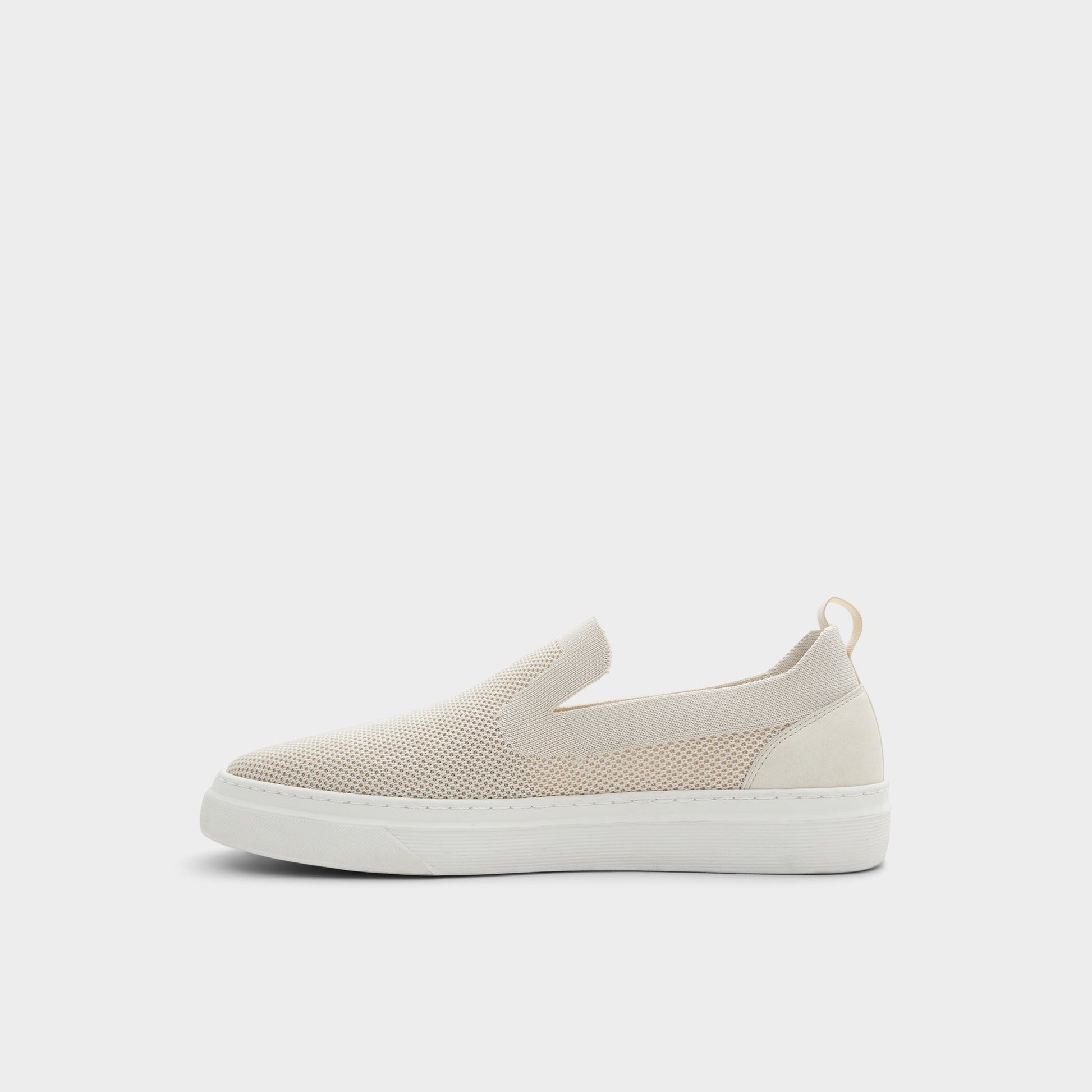 Side view of Bone Softcourt Low top sneaker