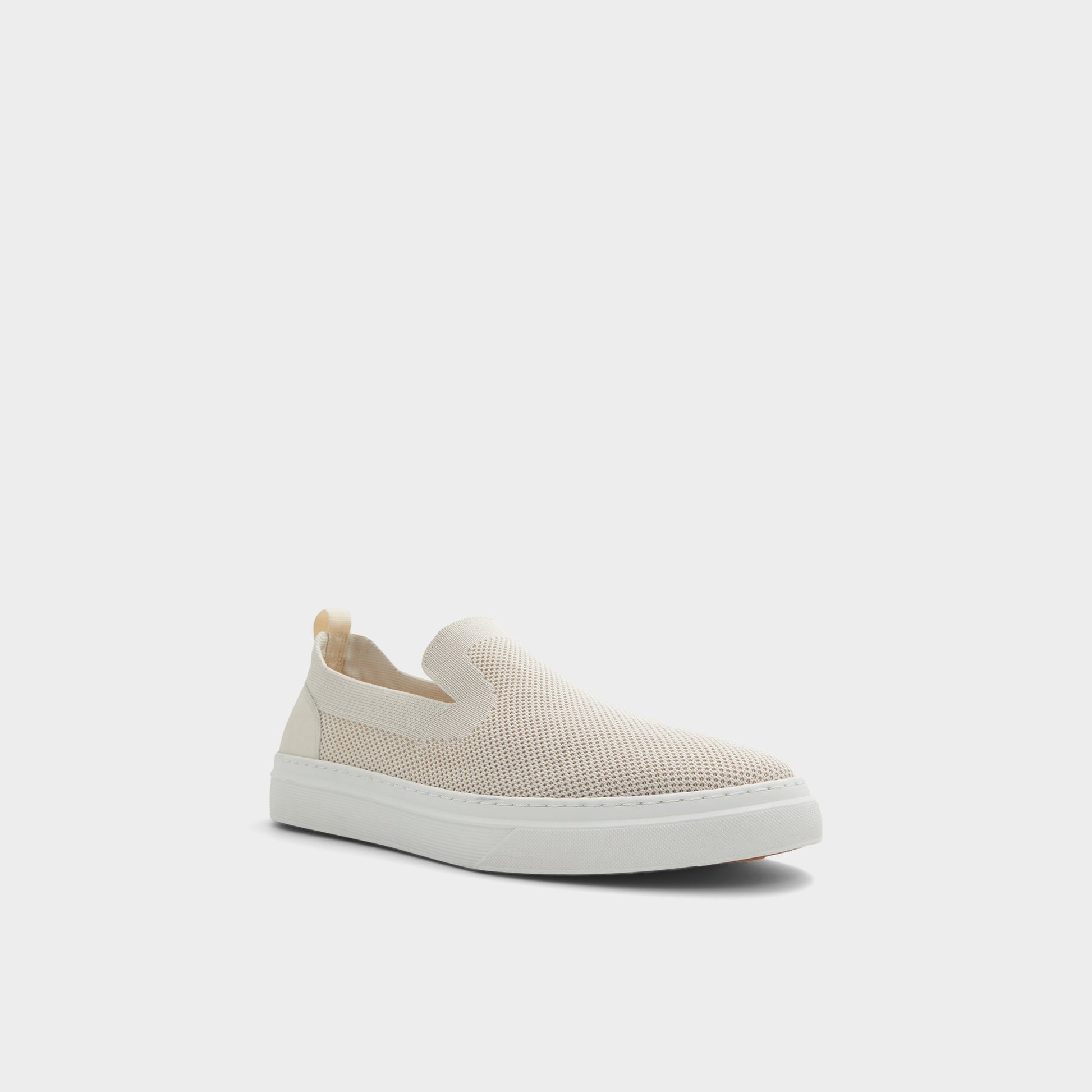 Three-quarter angle of Bone Softcourt Low top sneaker's front side