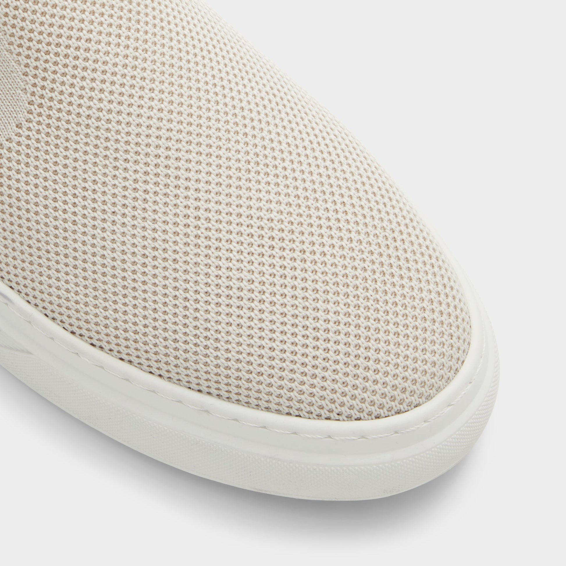 Close-up of the Bone Softcourt Low top sneaker