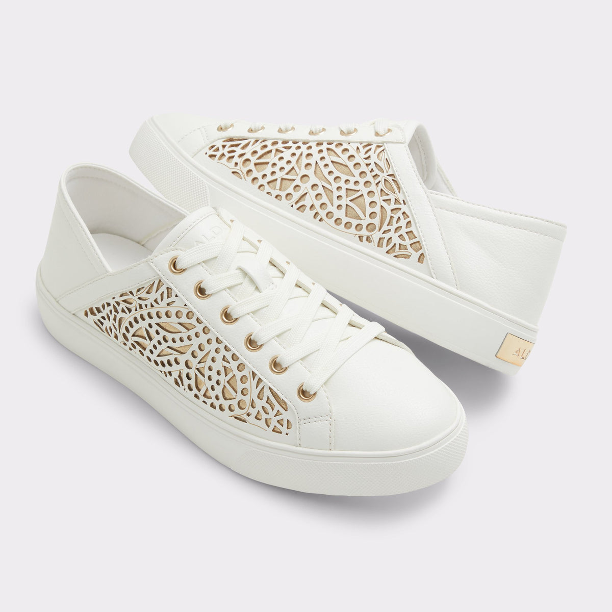 Vue en surbrillance d'une paire de Or Carenteriel Sneaker bas s