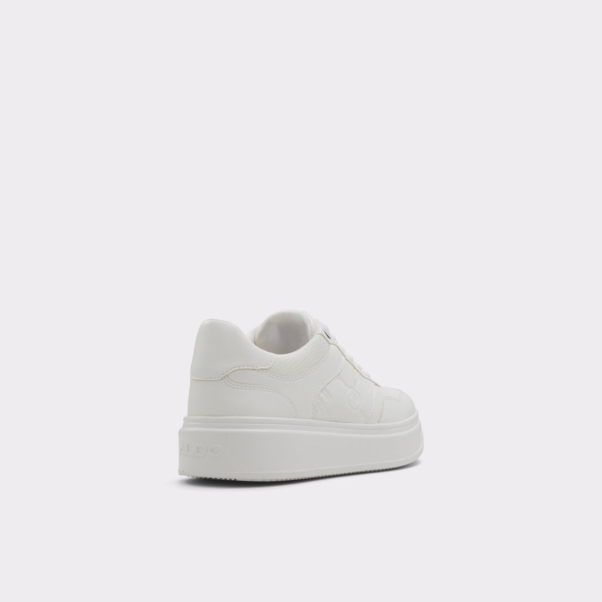 Angle de trois quarts de l'arrière de Naturel Ouvert Sclub Sneaker bas