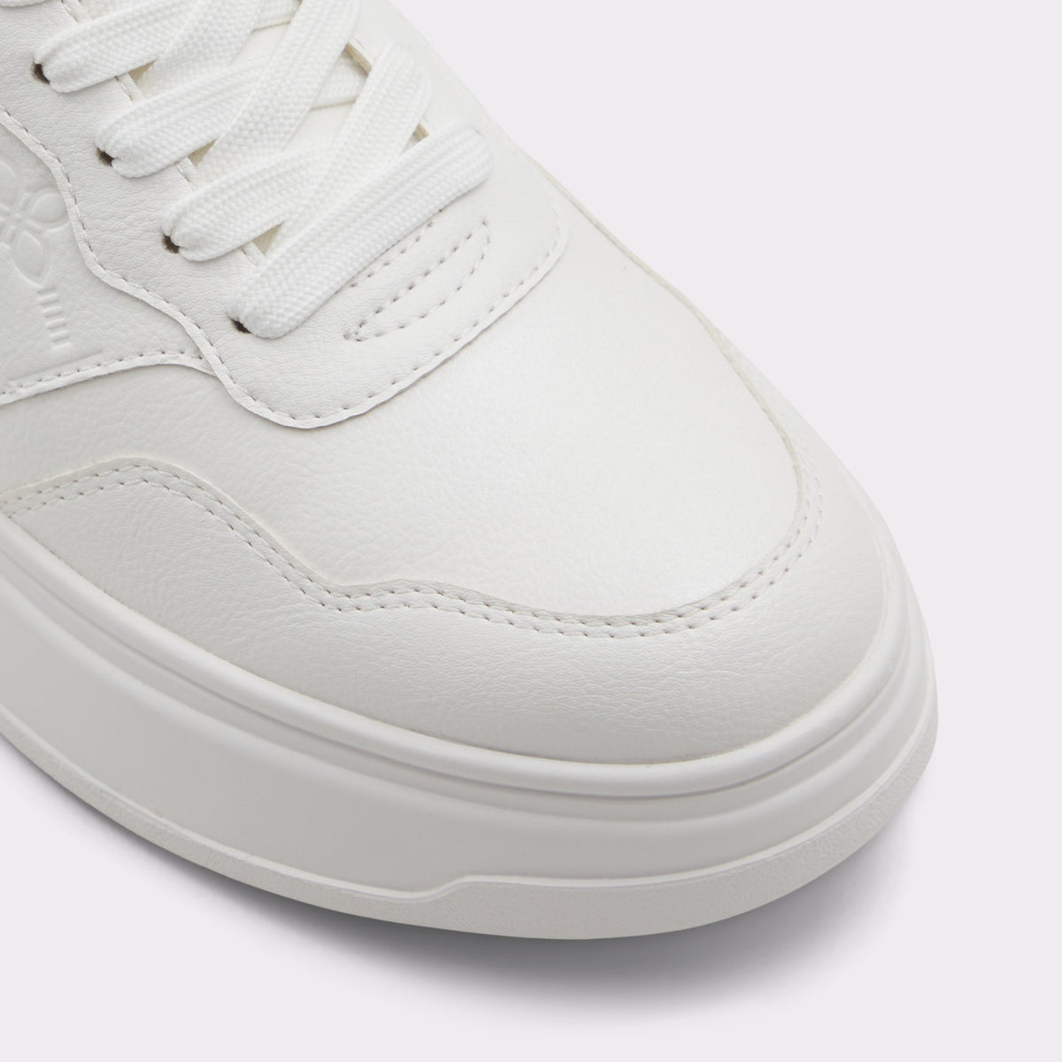 Gros plan de la Naturel Ouvert Sclub Sneaker bas