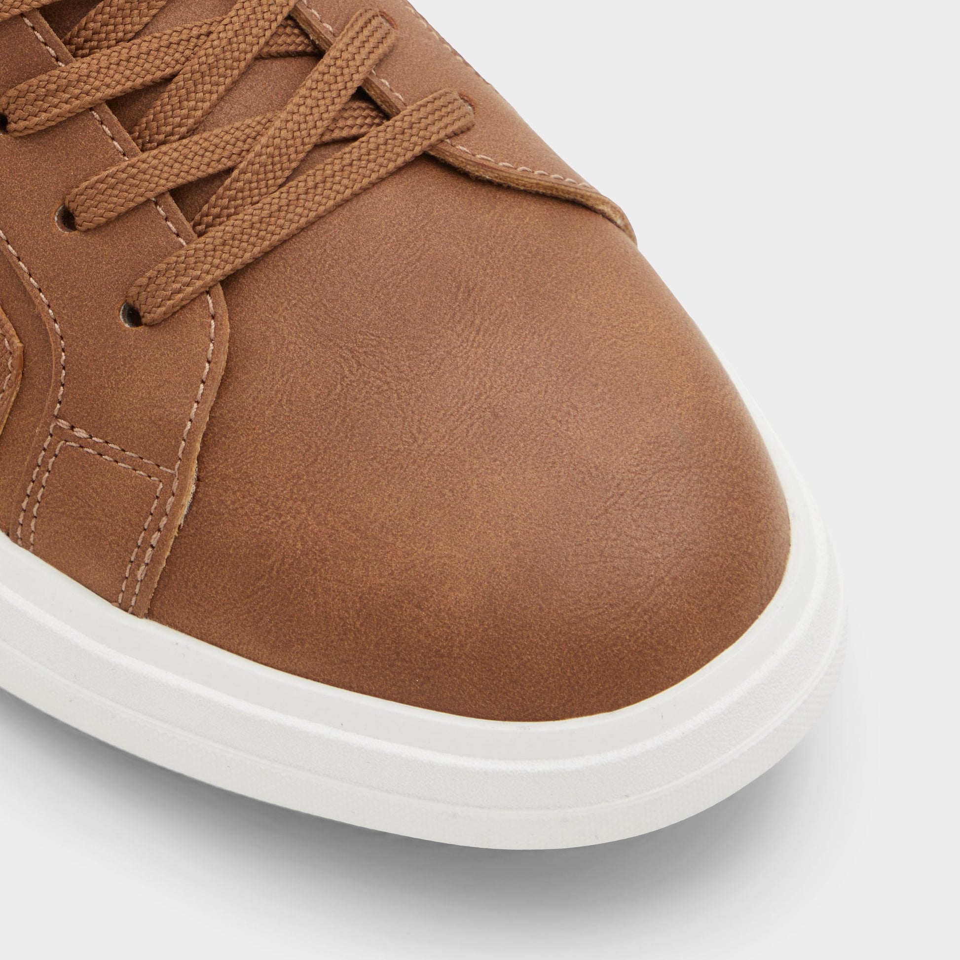 Close-up of the Cognac Ogspec Low top sneaker