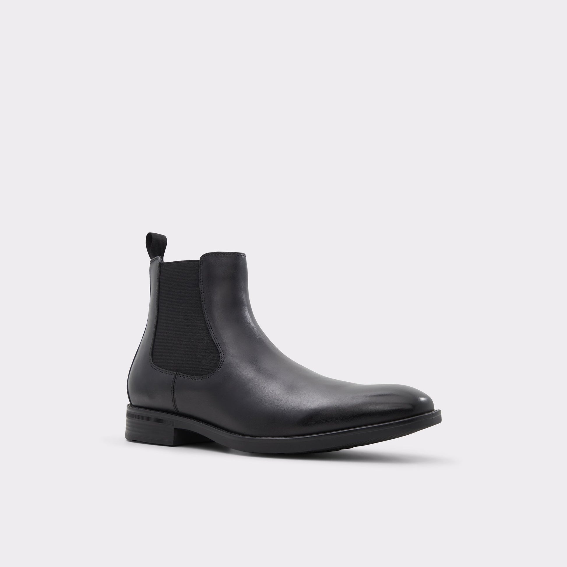 Angle de trois quarts de la face avant de Noir Chambers Botte Chelsea