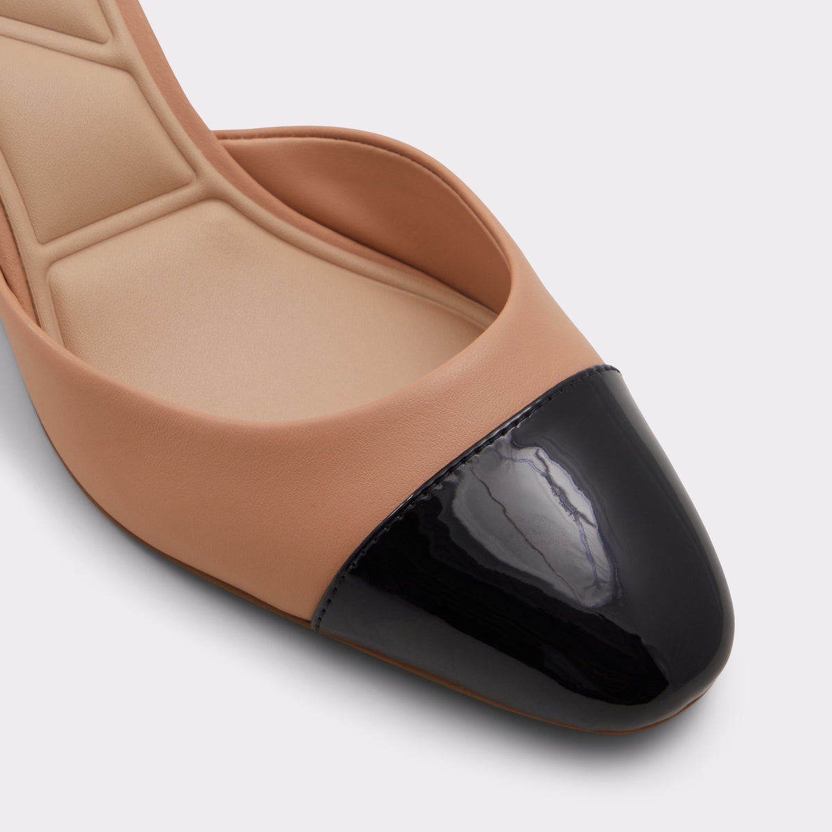 Gros plan de la Débordement Beige Silvana Chaussure à talon haut à lanières