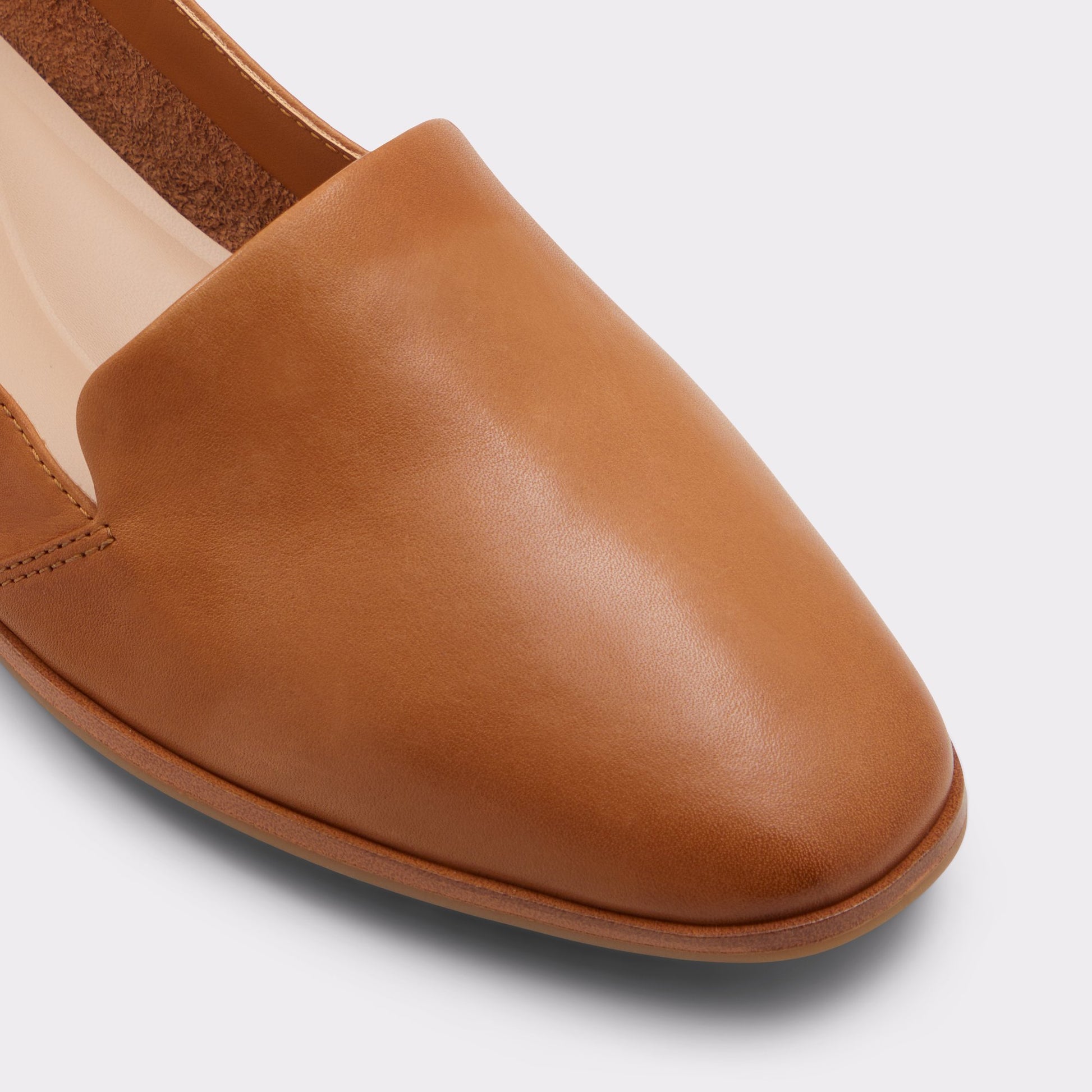 Close-up of the Dark Beige Veadith2.0 Loafer