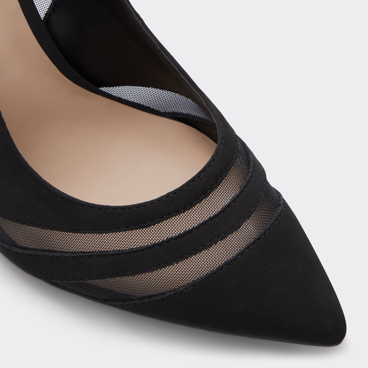 Close-up of the Black Lisaa Pump