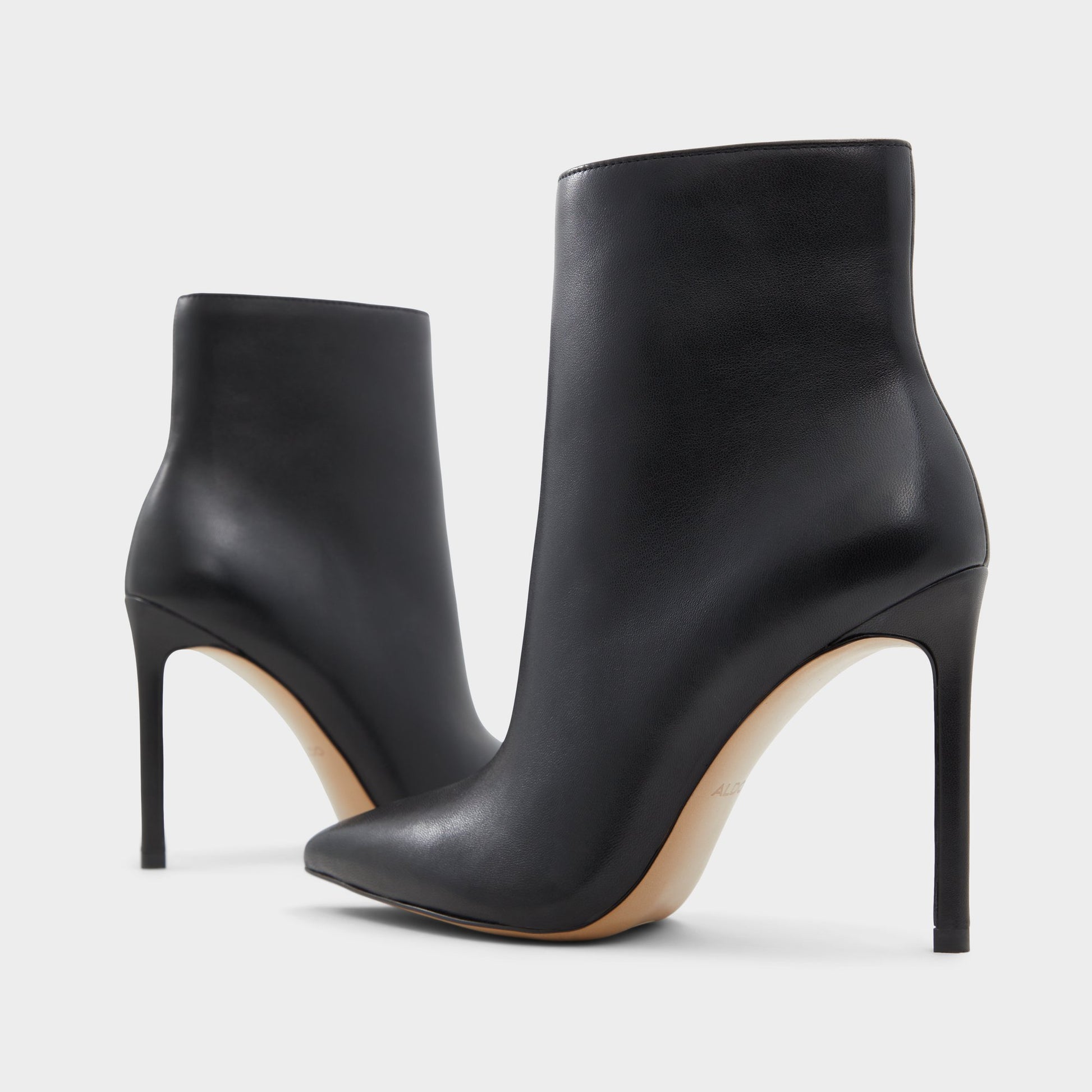 Vue en surbrillance d'une paire de Autre Noir Yiader Botte Chelsea s